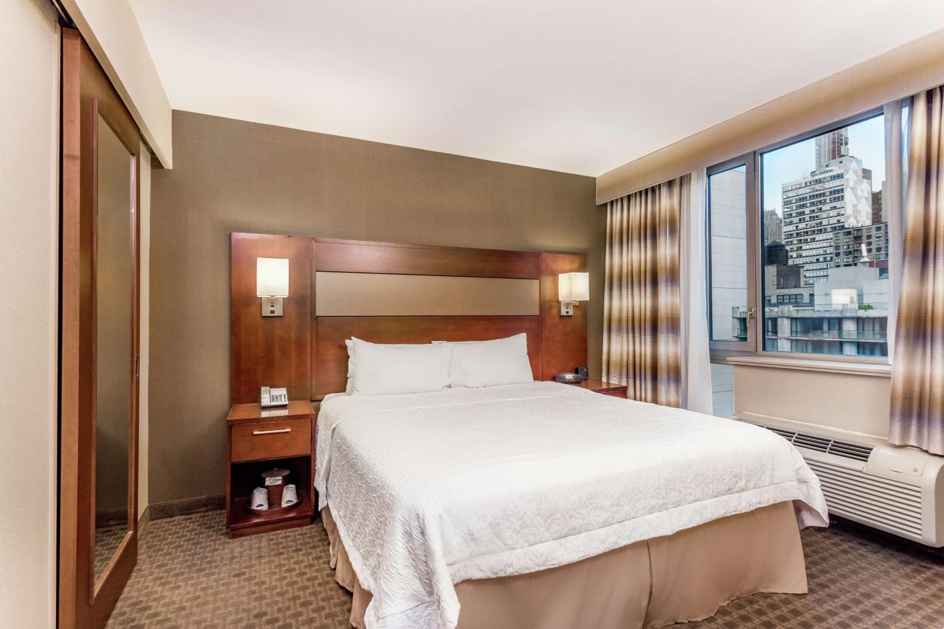 King Room with City View - Non-Smoking