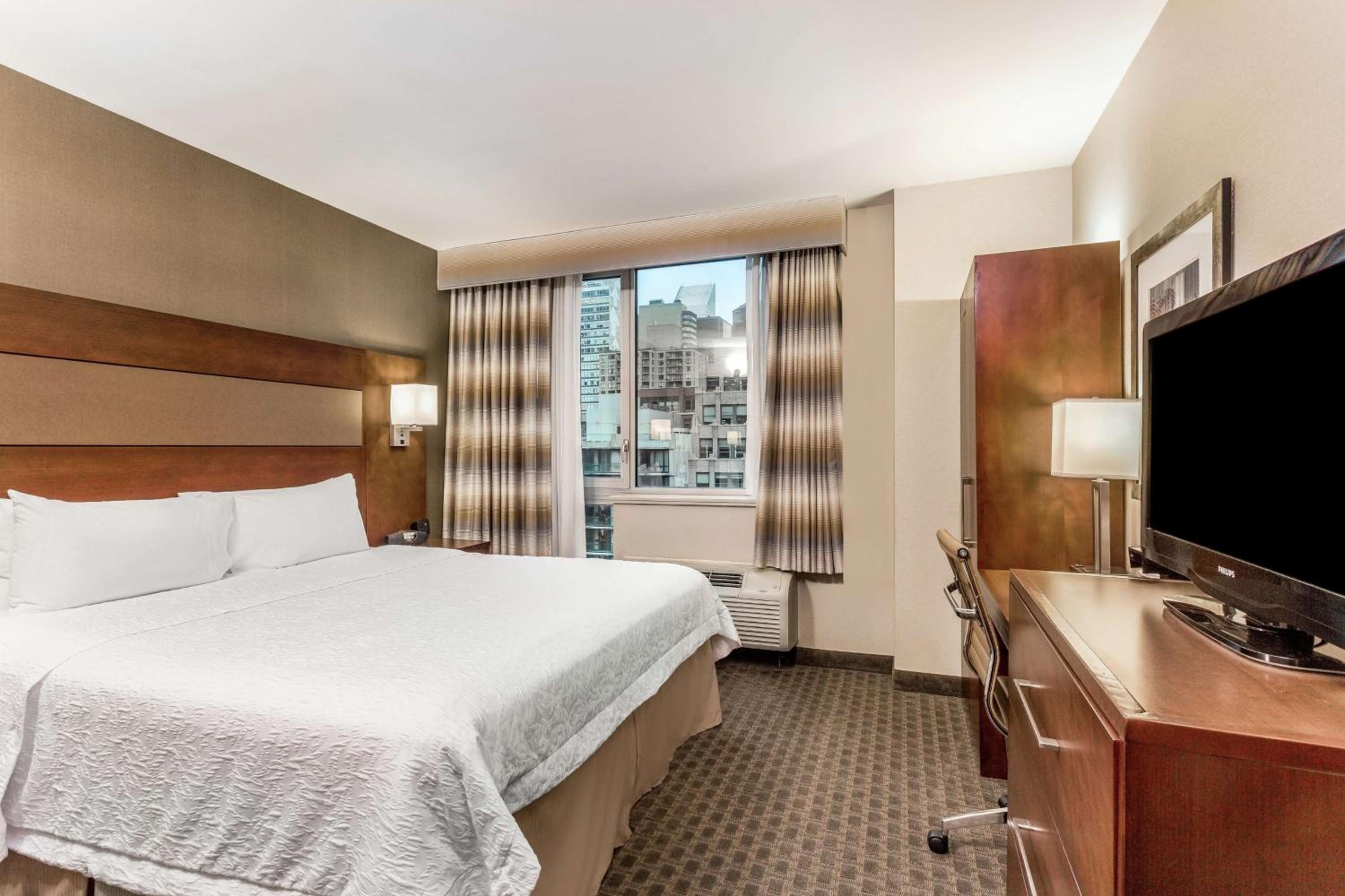King Room with City View - Non-Smoking