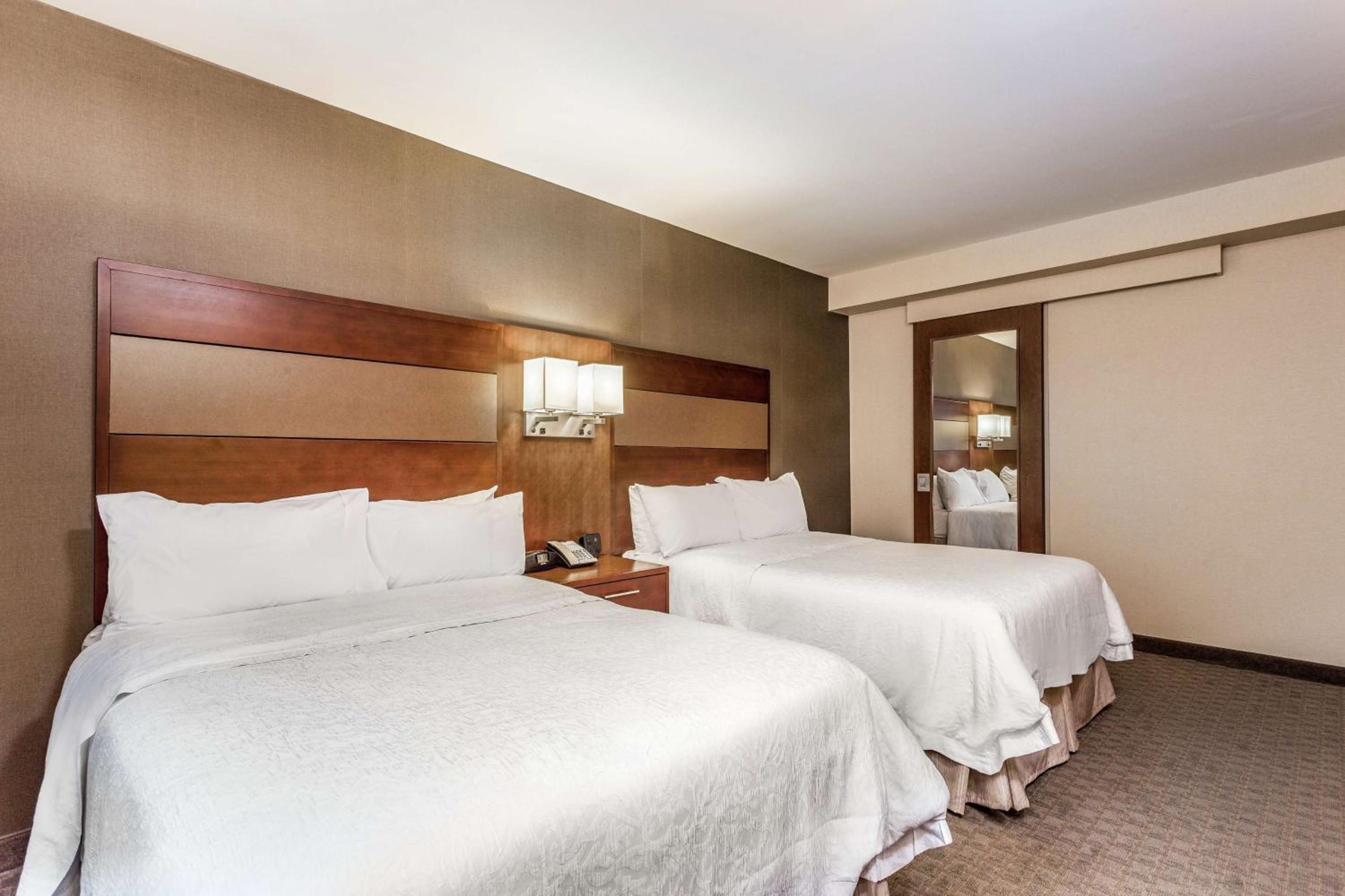 King Room with King Bed - Non-Smoking