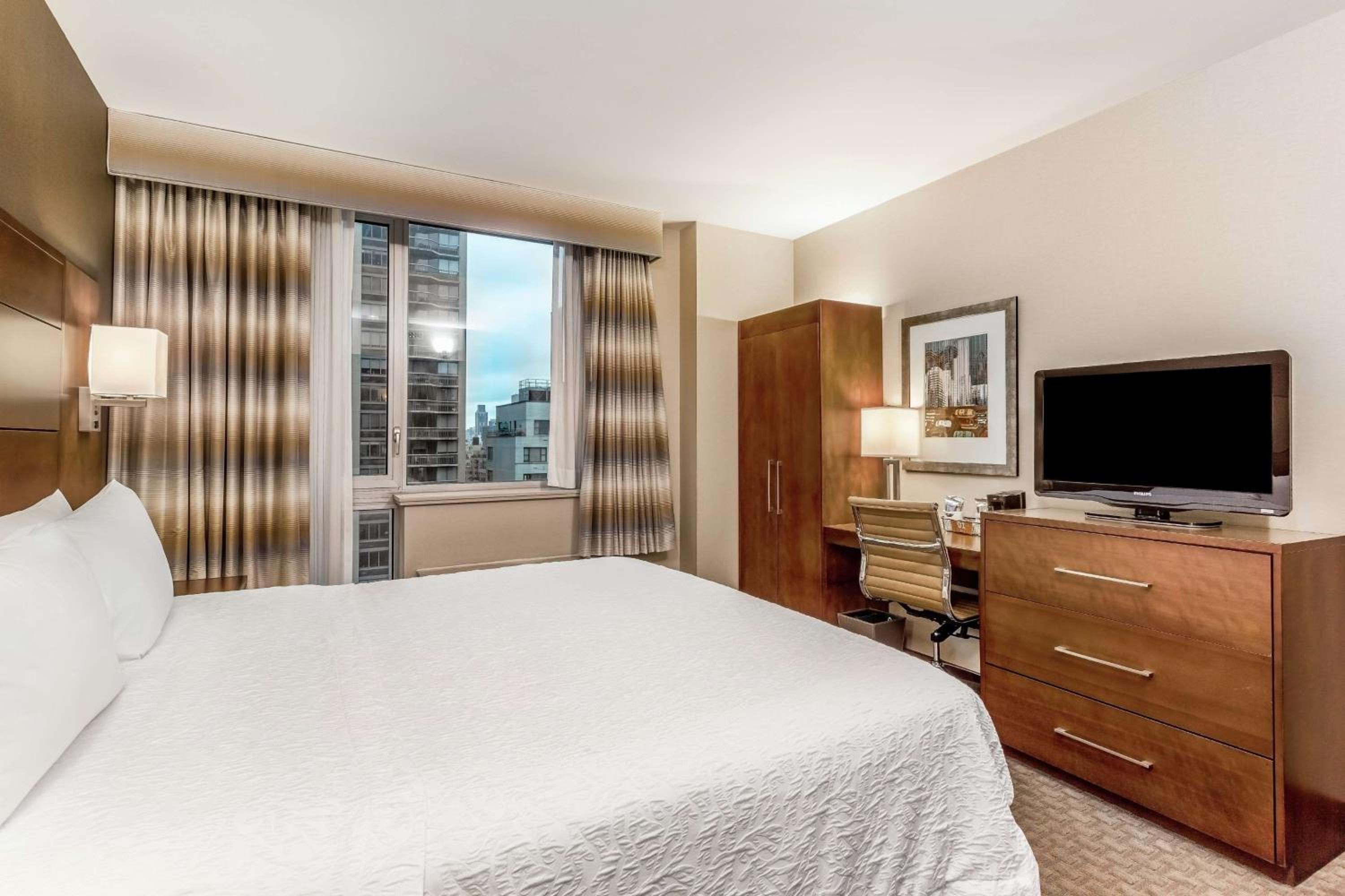 King Room with City View - Non-Smoking