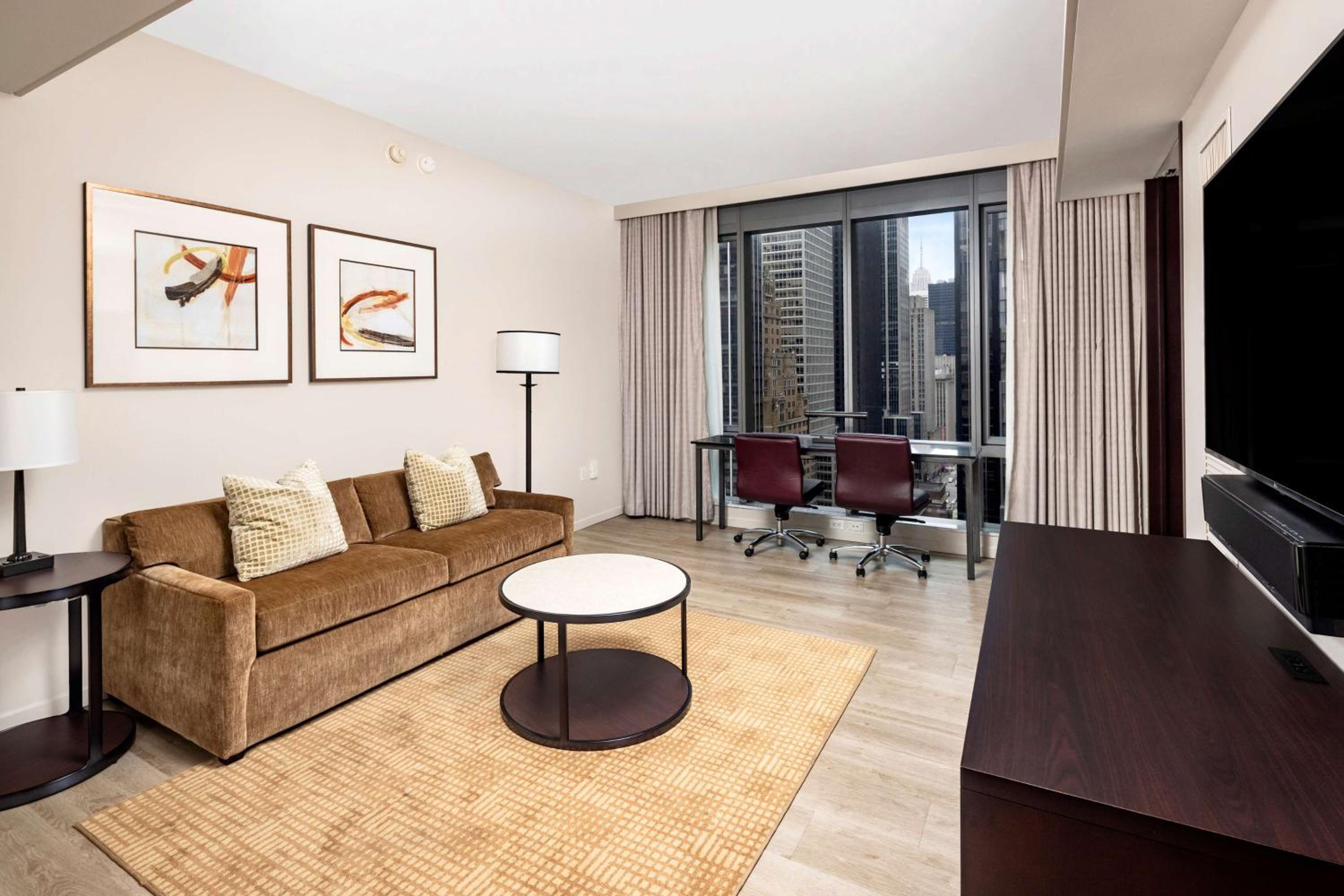 One-Bedroom Premier King Suite thumbnail 5