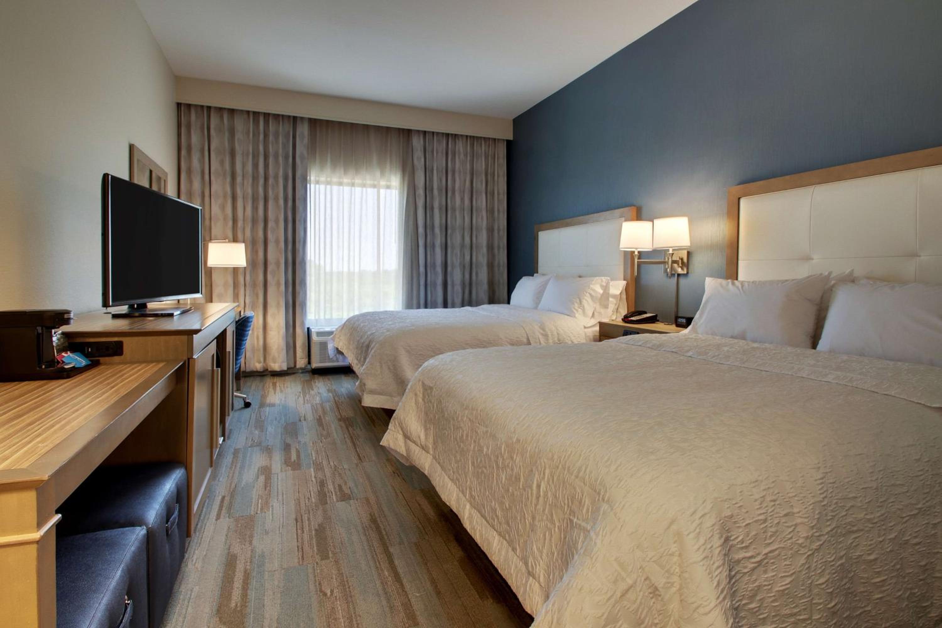 Queen Room with Two Queen Beds - Non-Smoking photo 1