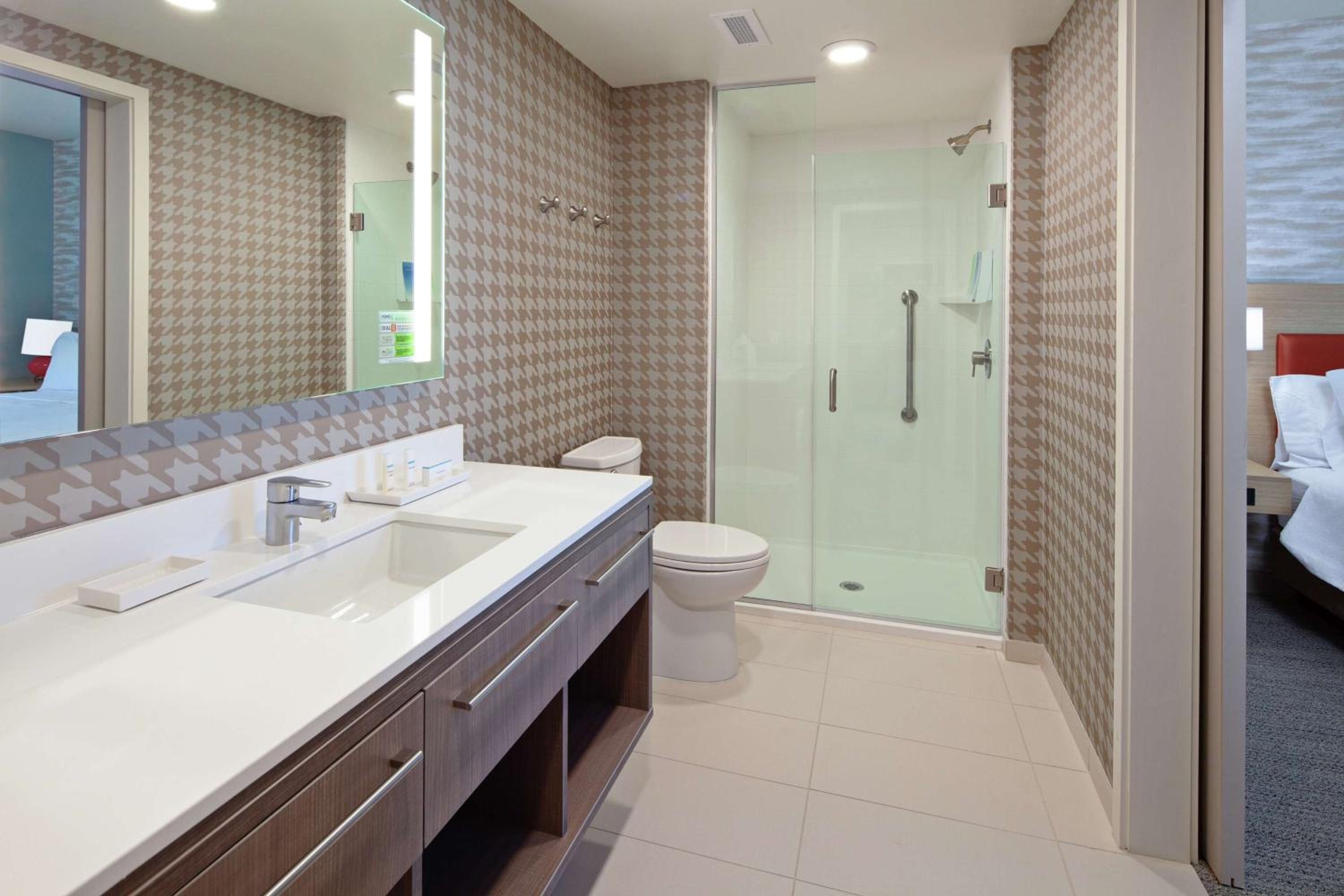 One-Bedroom King Suite - Non-Smoking - Photo 3