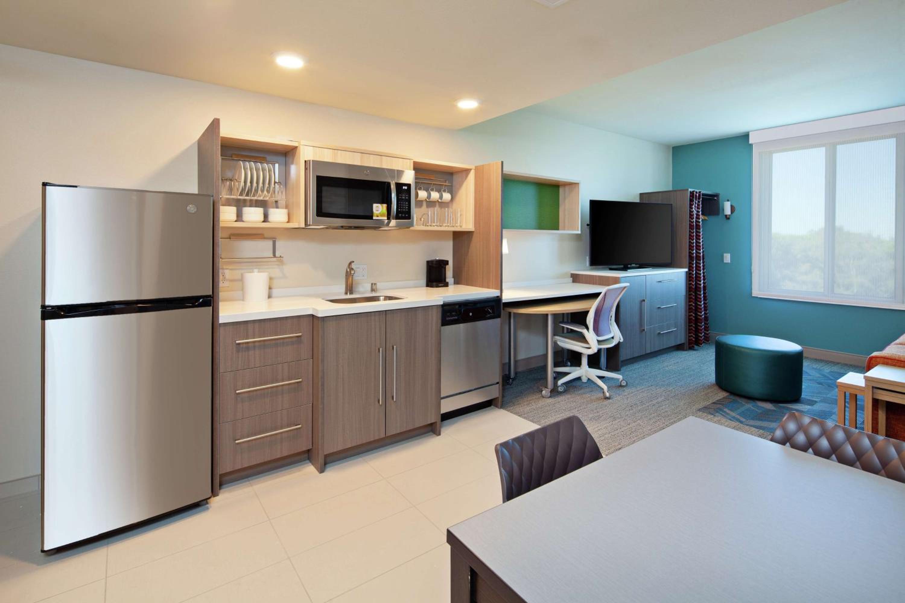 One-Bedroom King Suite - Non-Smoking - Photo 2