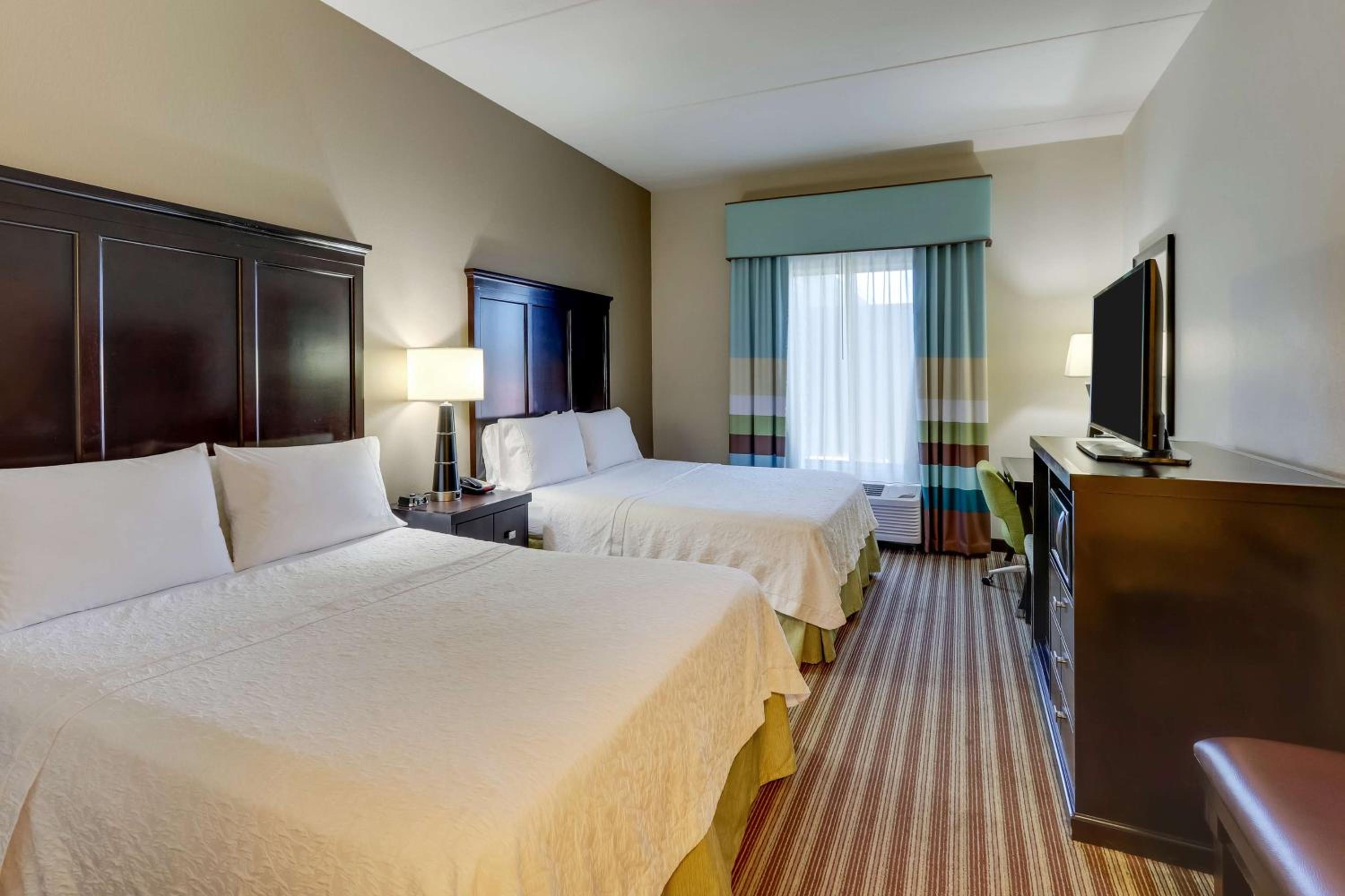Queen Room with Two Queen Beds - Non-Smoking - Photo 1