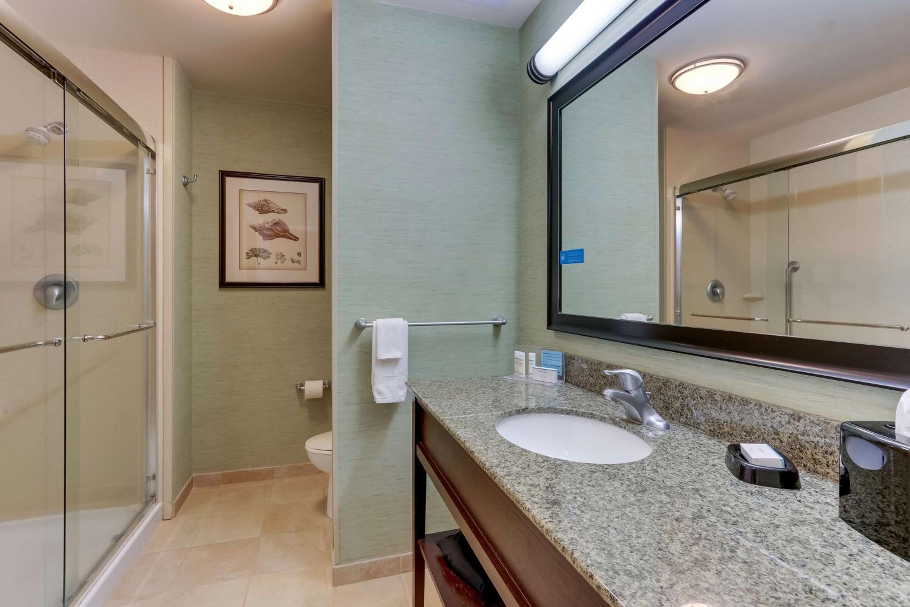 King Room with Shower - Non-Smoking - Photo 2