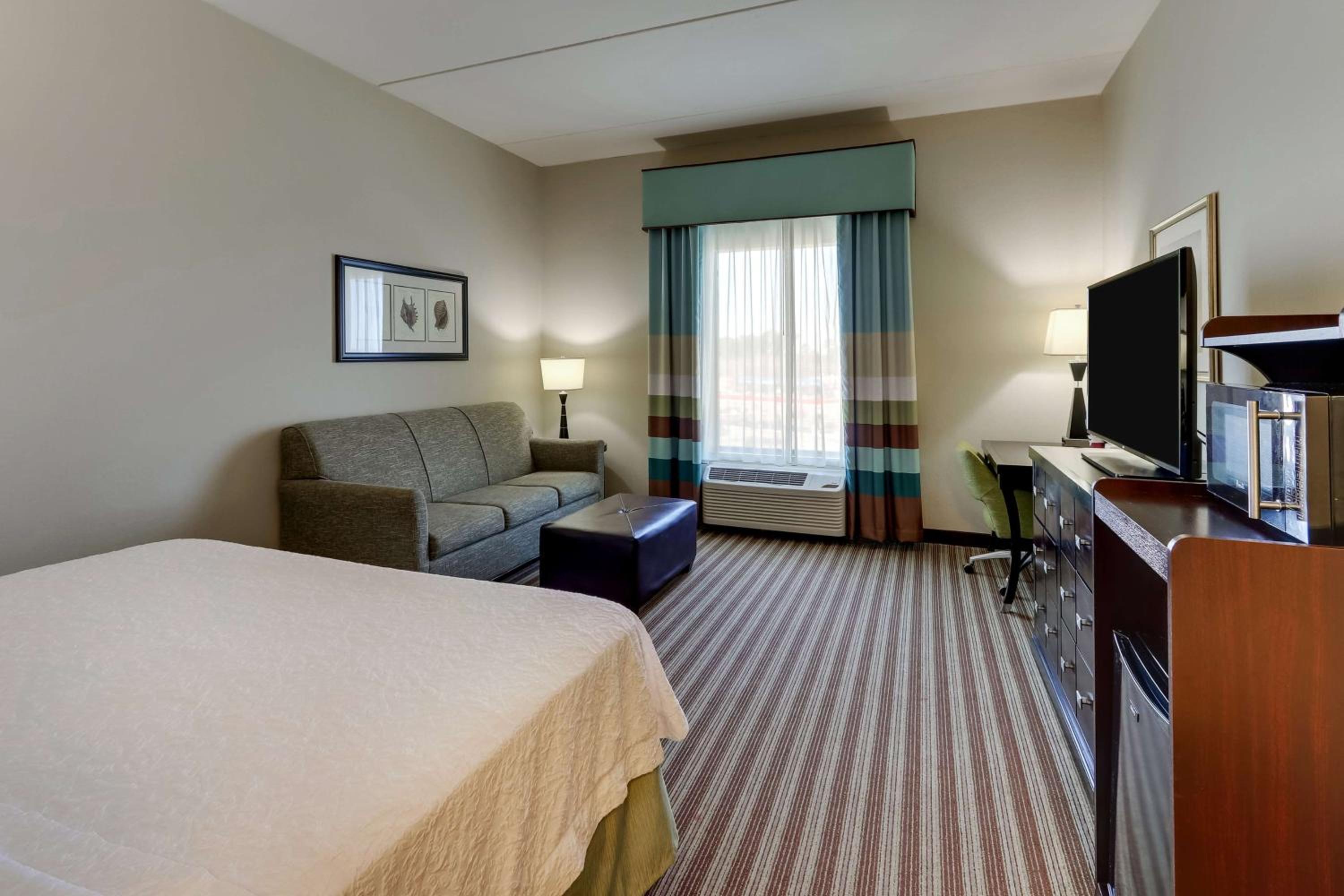 King Room with Sofa Bed - Non-Smoking - Photo 3