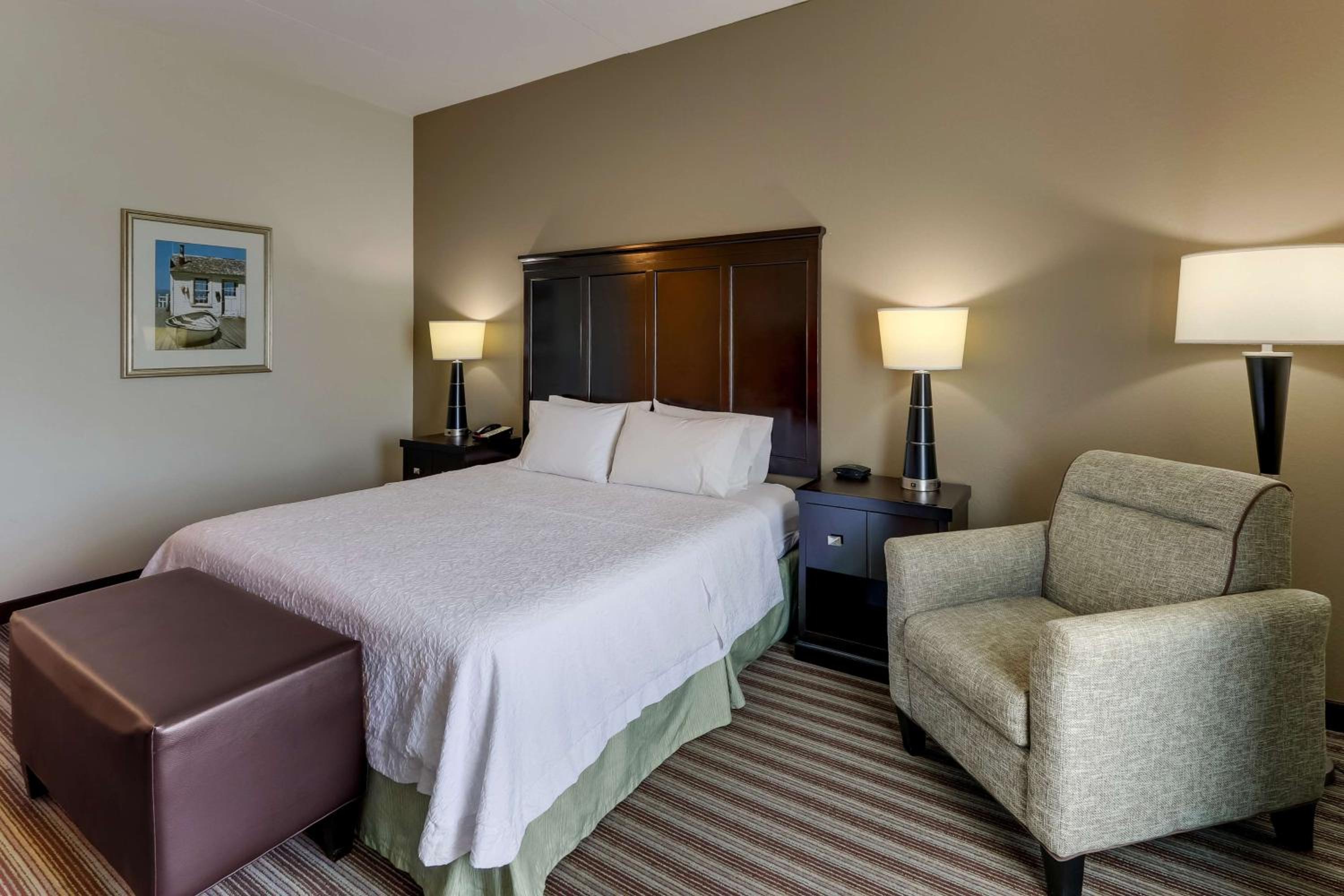 King Room with Accessible Tub - Mobility and Hearing Access/Non-Smoking - Photo 2