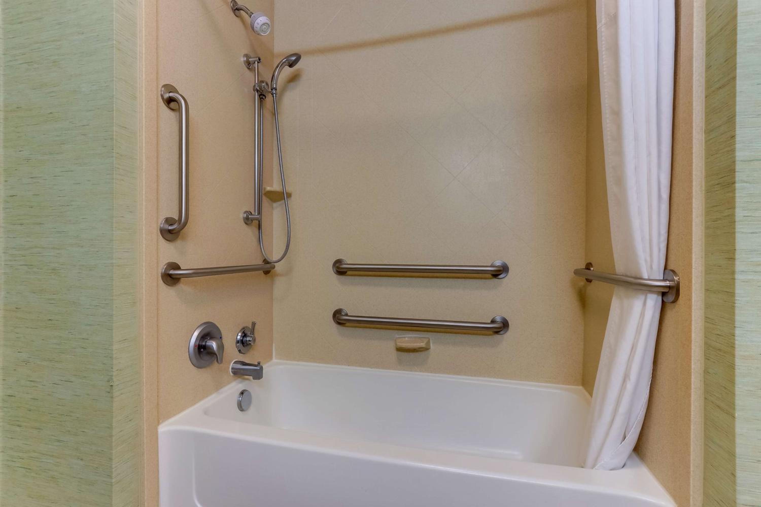 King Room with Accessible Tub - Mobility and Hearing Access/Non-Smoking - Photo 5
