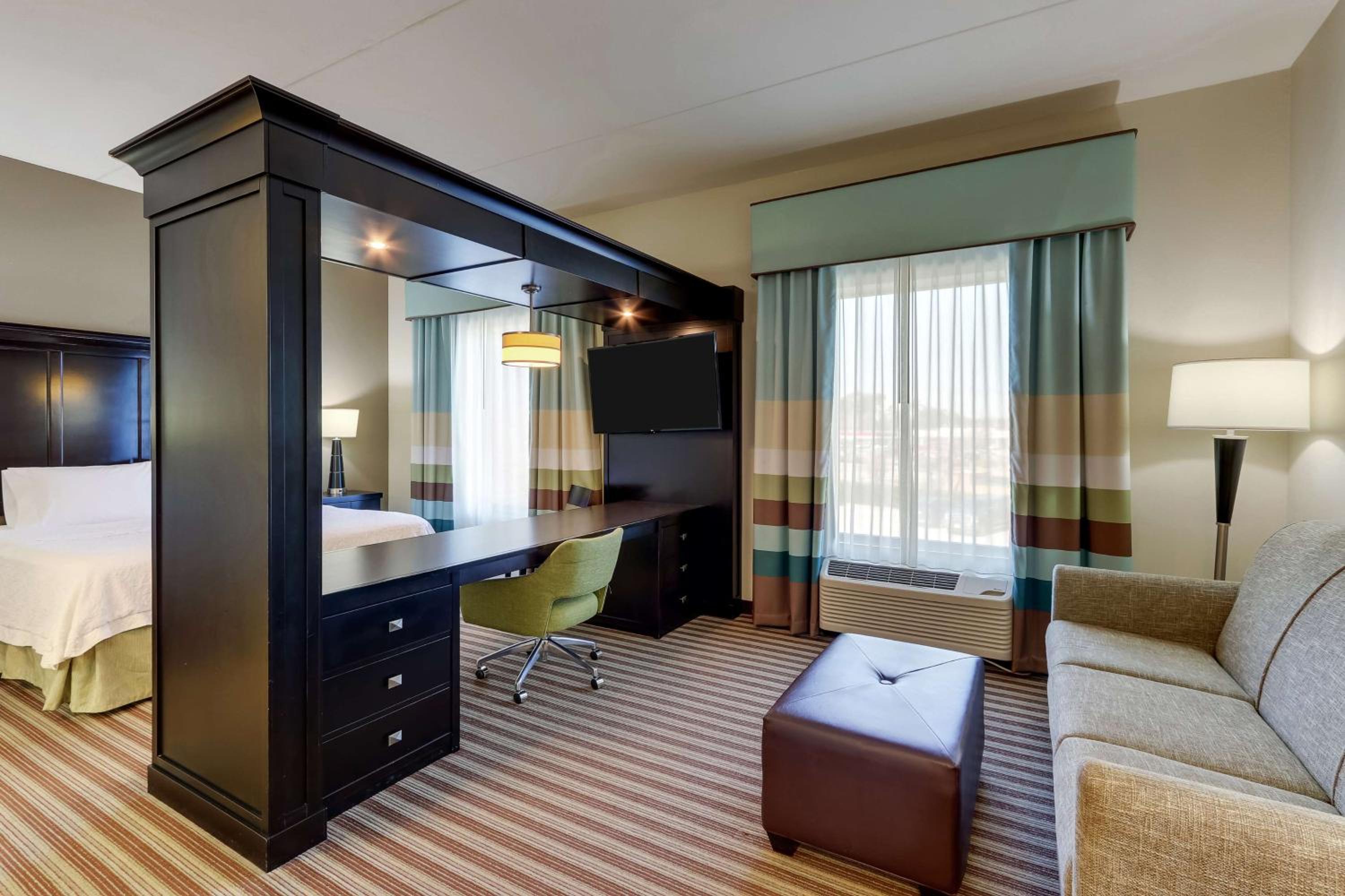 King Studio Suite with Sofa Bed - Non-Smoking - Photo 6