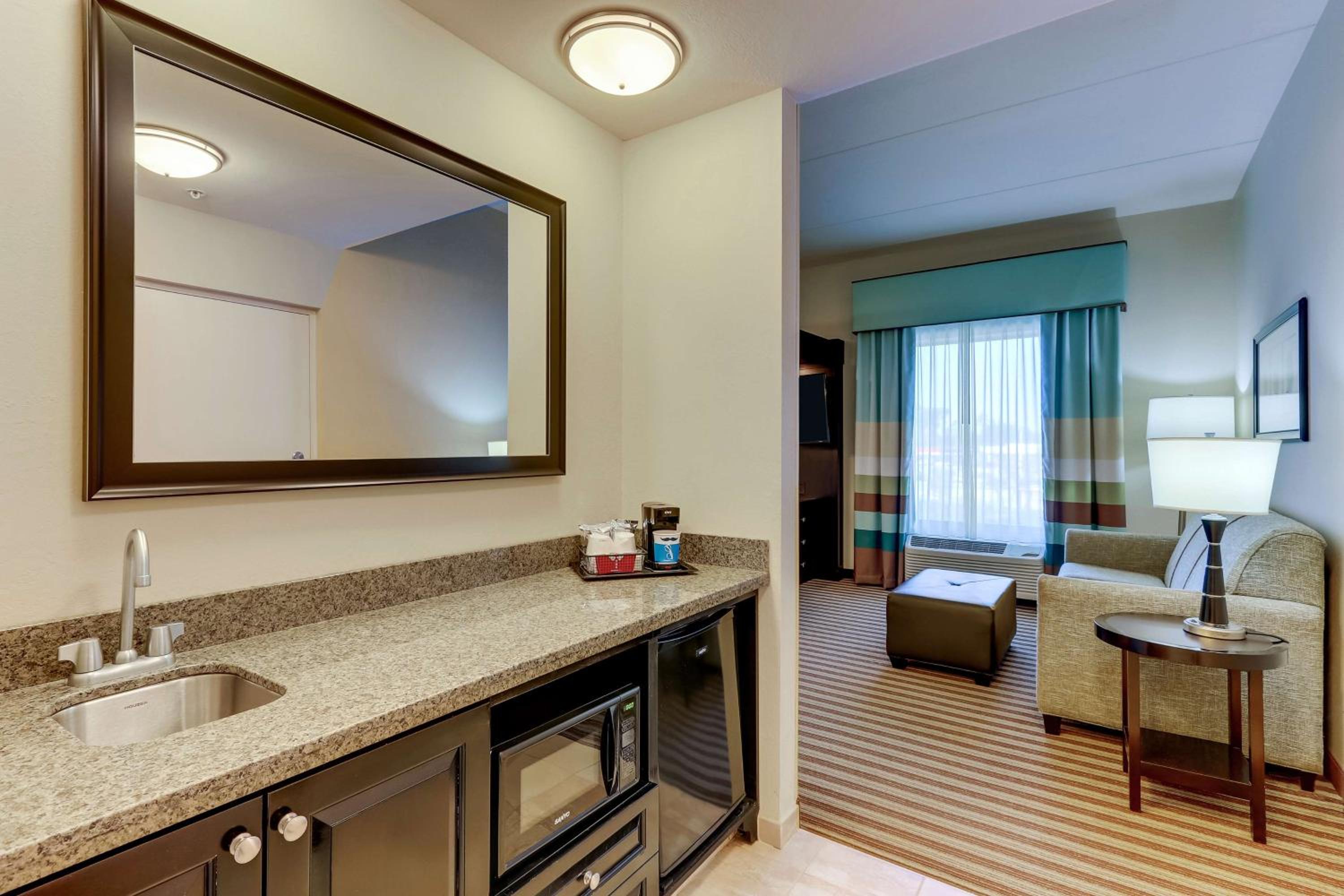 King Studio Suite with Sofa Bed - Non-Smoking - Photo 5