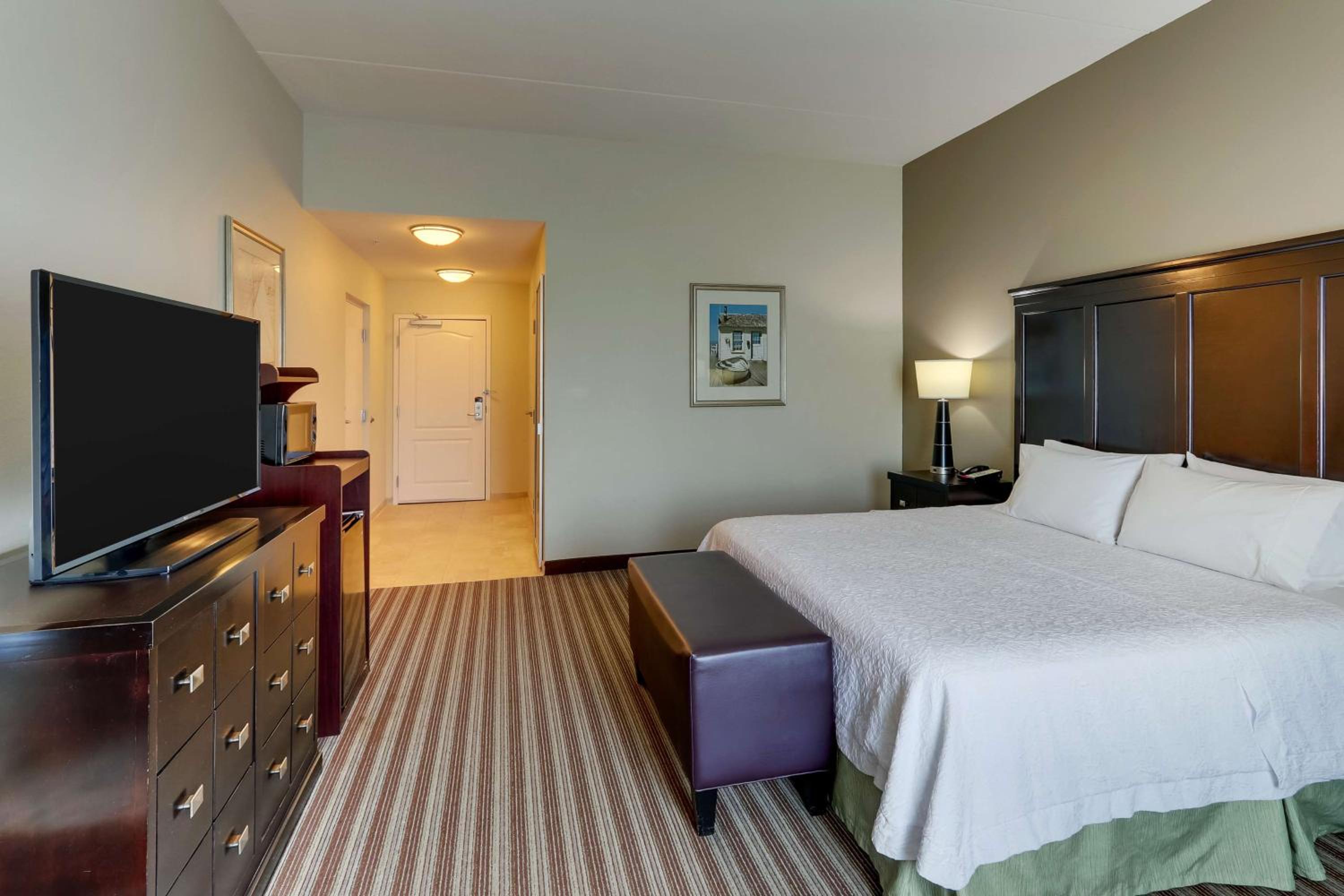 King Room with Accessible Tub - Mobility and Hearing Access/Non-Smoking - Photo 3