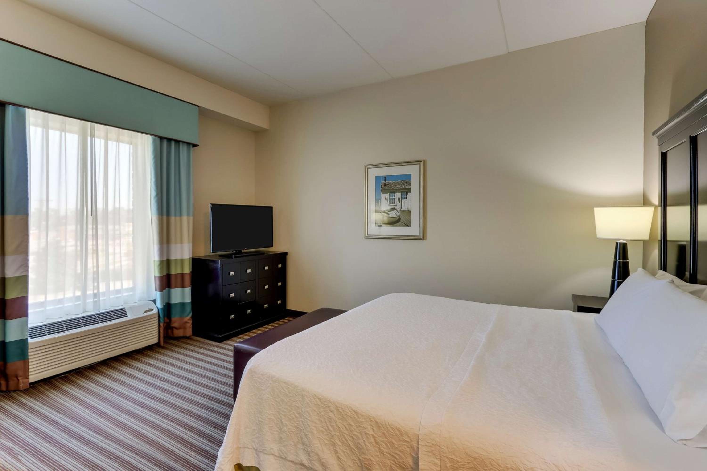 King Room with Shower - Non-Smoking - Photo 5