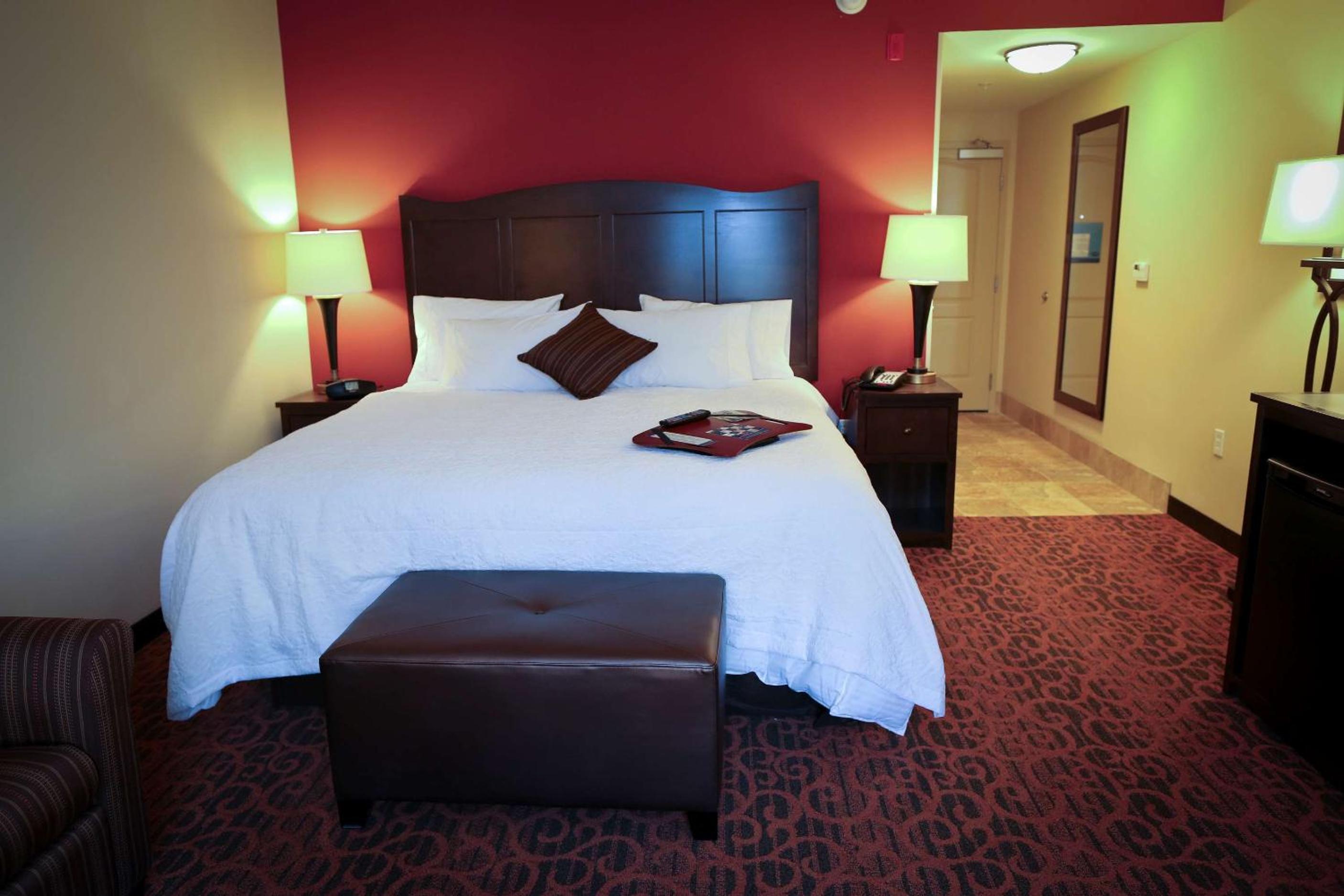 King Room - Non-Smoking photo 2