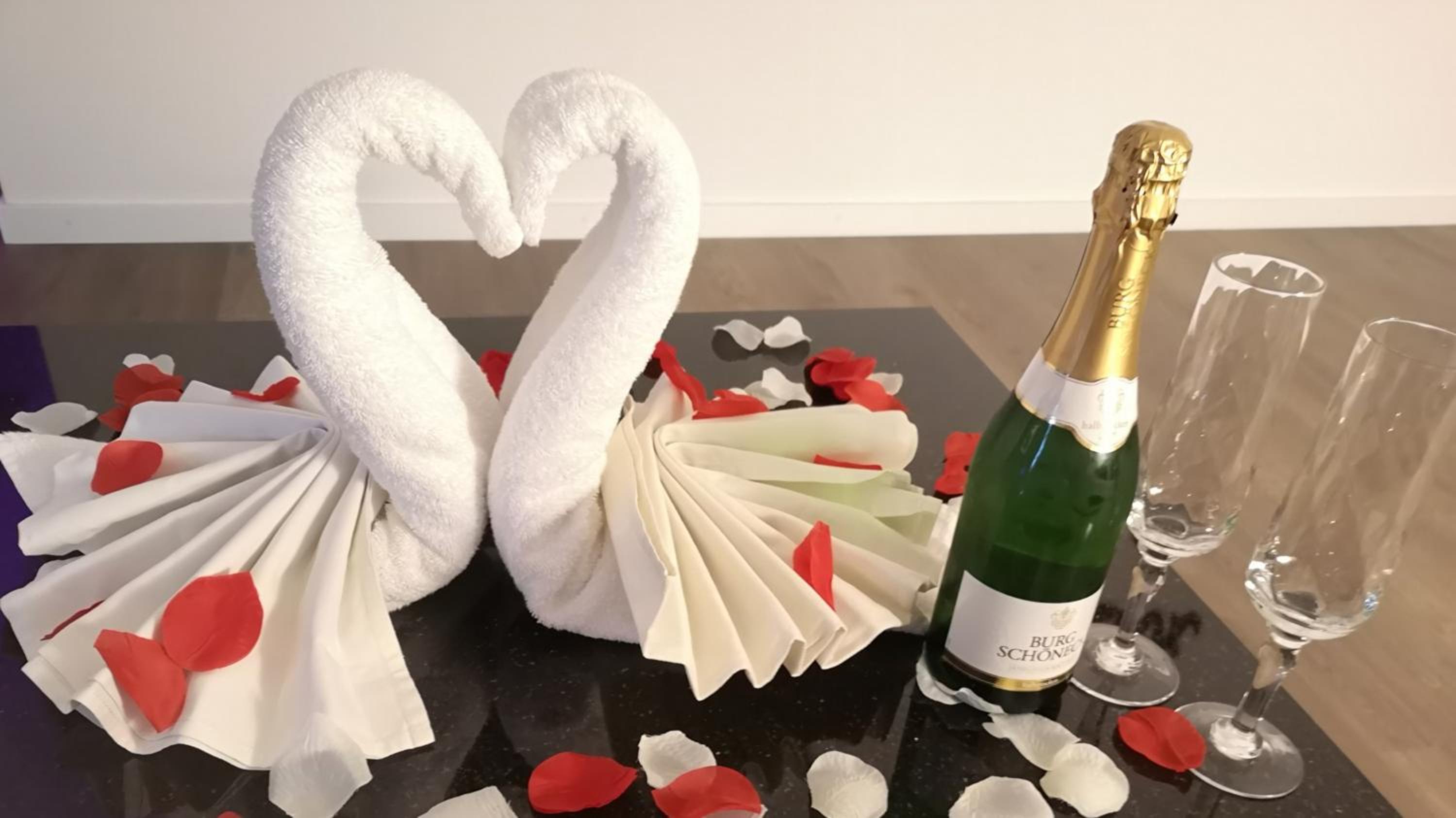 King Suite with Spa Bath - Photo 15