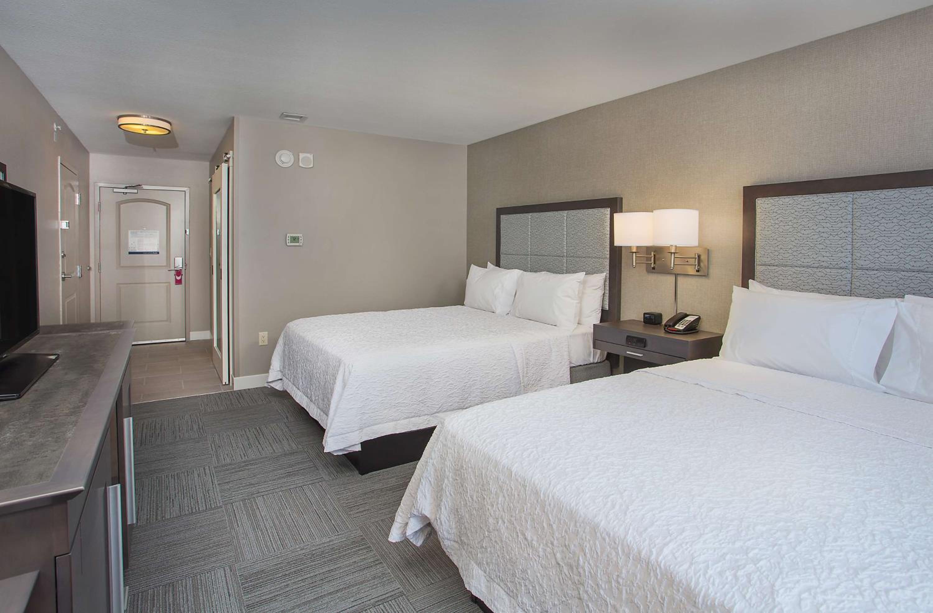 Queen Room with Two Queen Beds - Hearing Access/Non-Smoking photo 1
