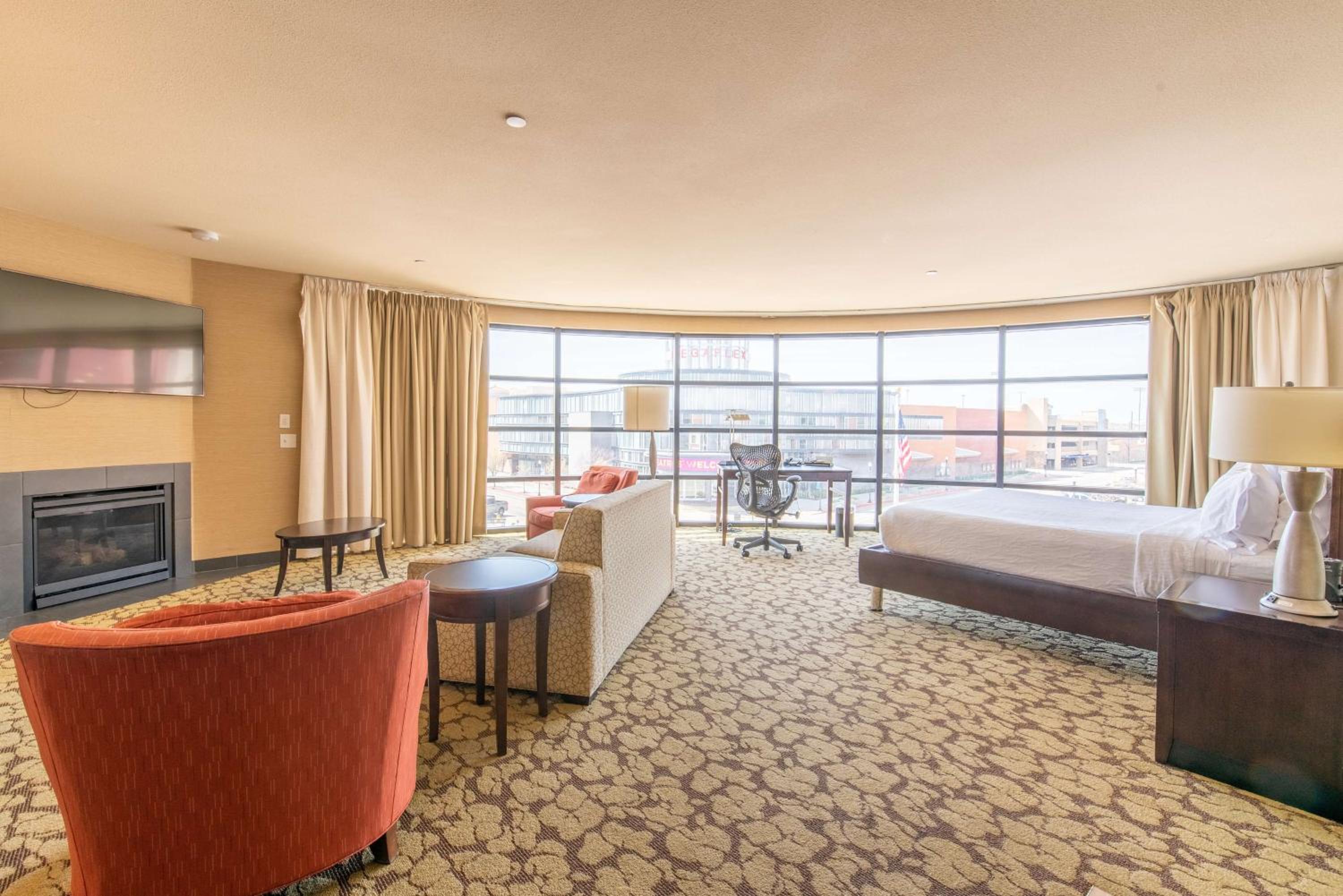 Junior King Suite with Sofa Bed - Photo 7