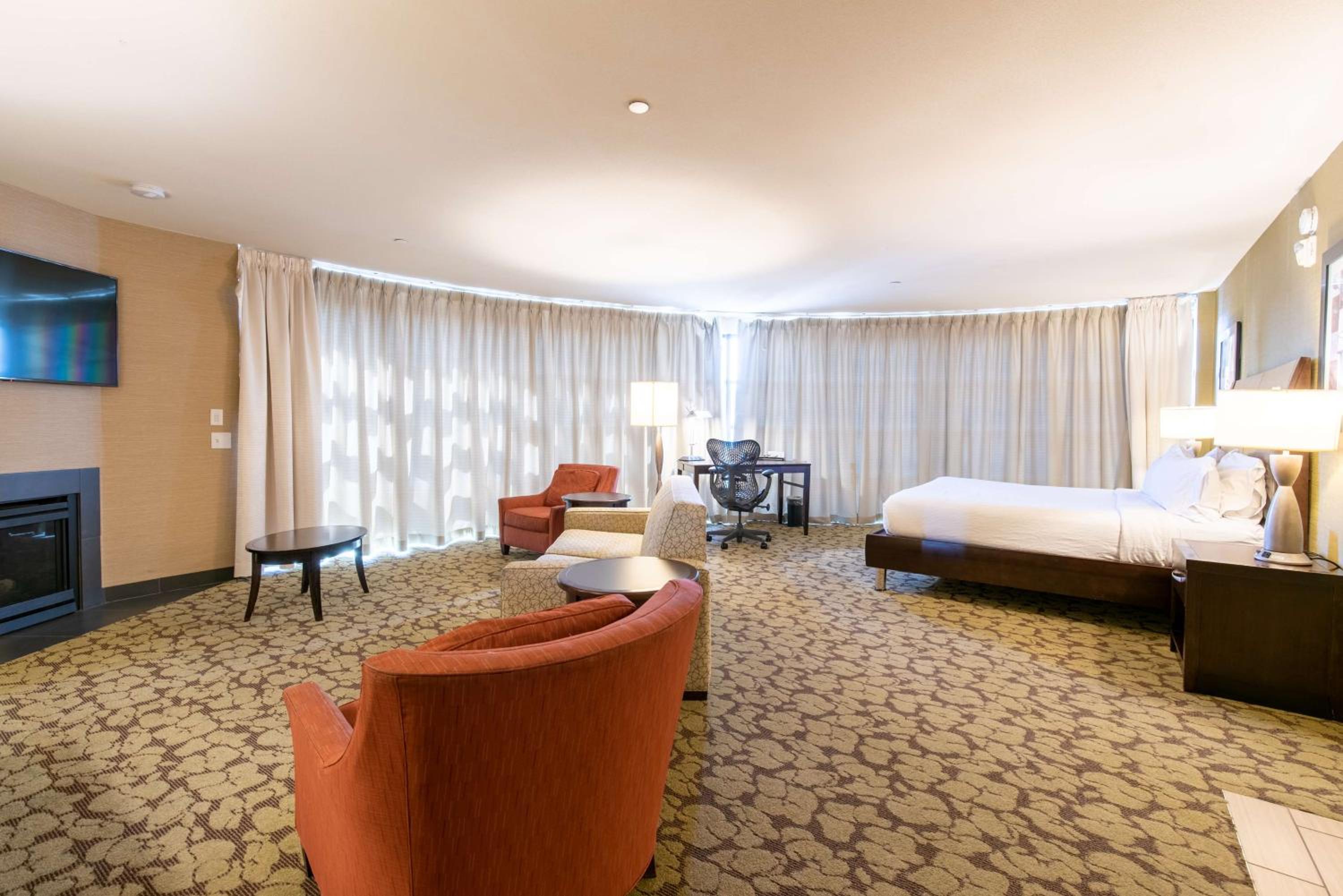 Junior King Suite with Sofa Bed - Photo 6