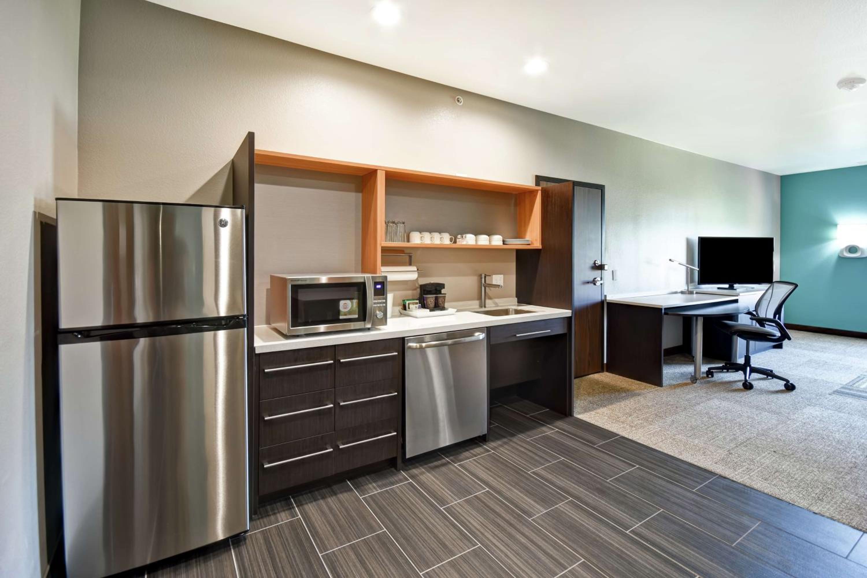 One-Bedroom King Suite - Non-Smoking photo 2