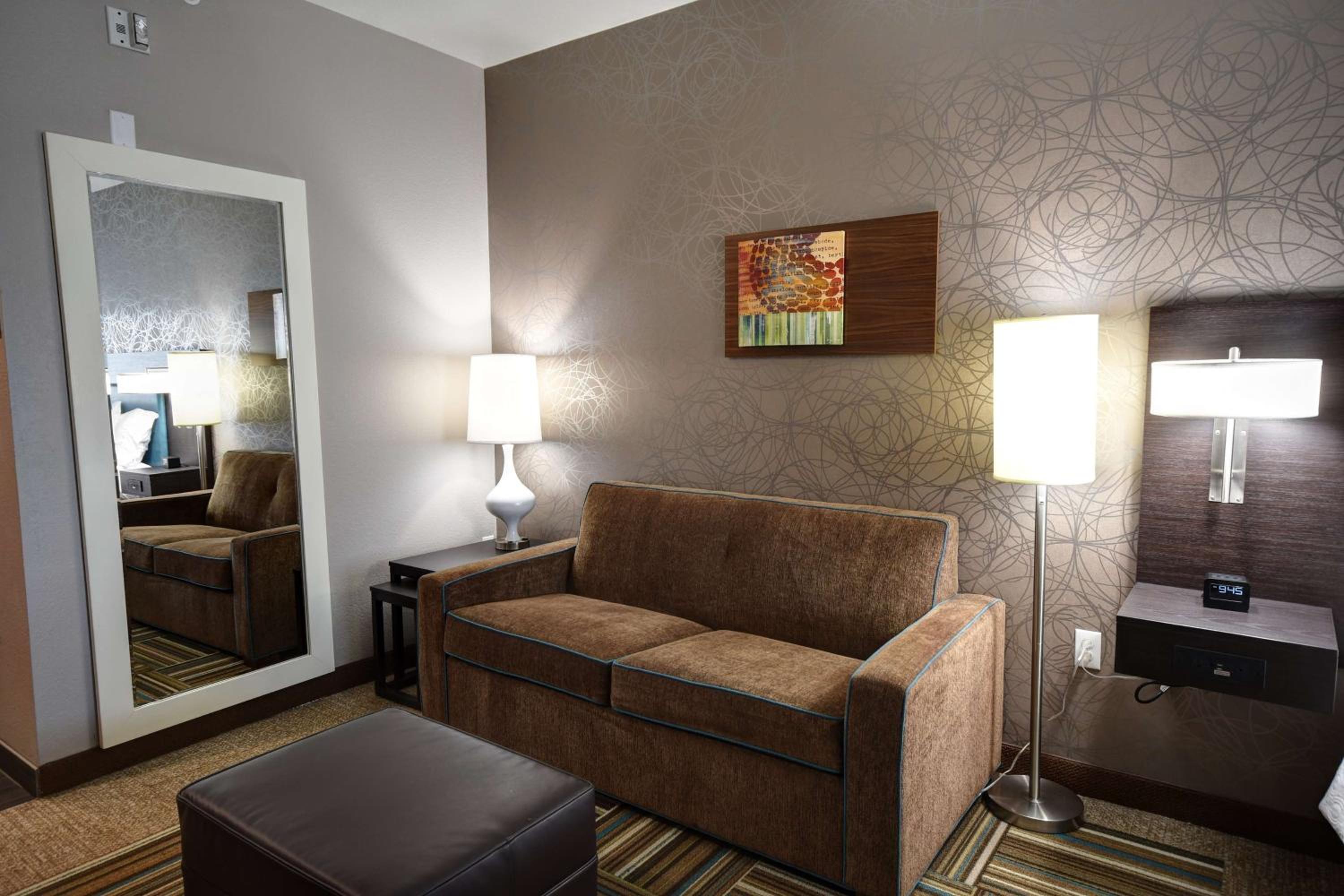 Queen Studio with Two Queen Beds - Non-Smoking photo 1