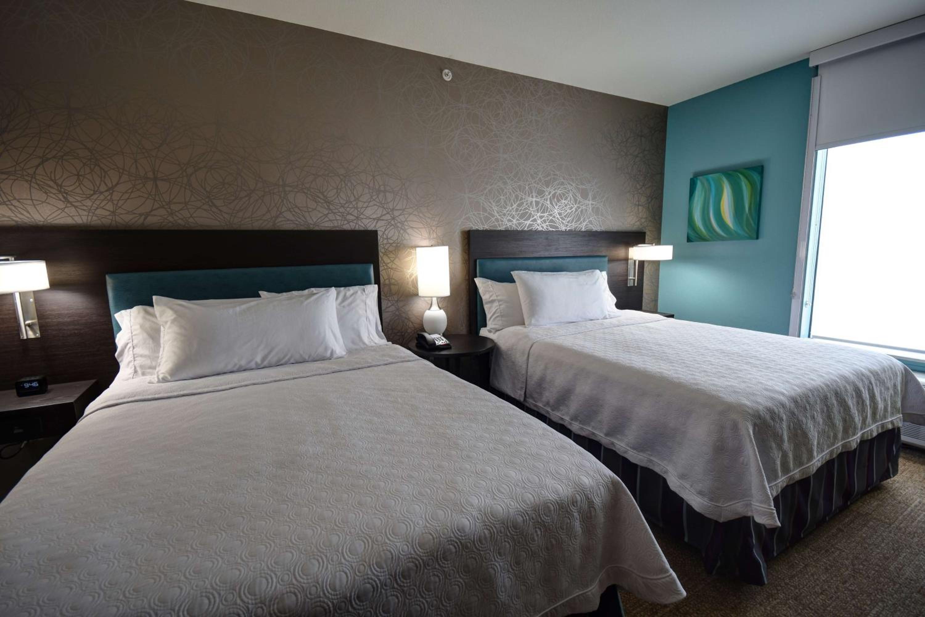 Queen Studio with Two Queen Beds - Non-Smoking photo 2