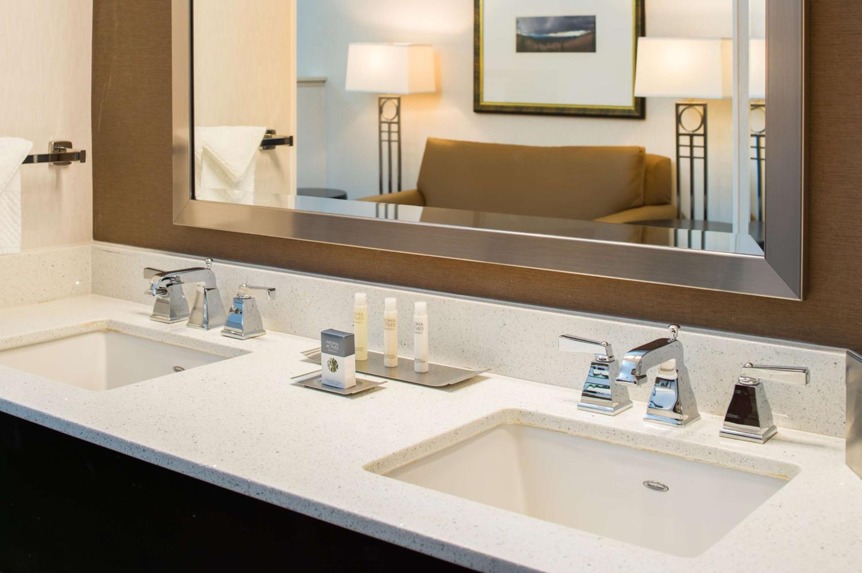 Junior King Suite photo 3