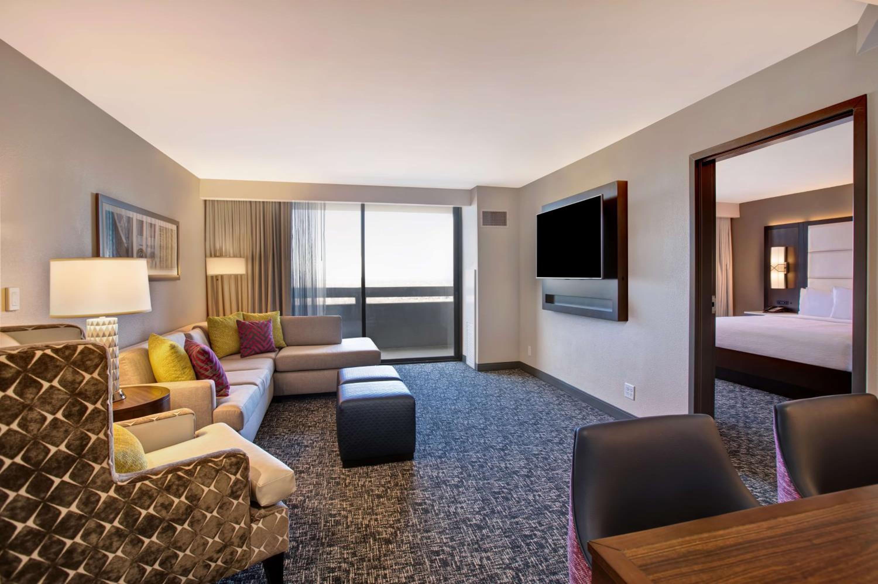 Two Room King Suite with Balcony - Non-Smoking - Photo 3