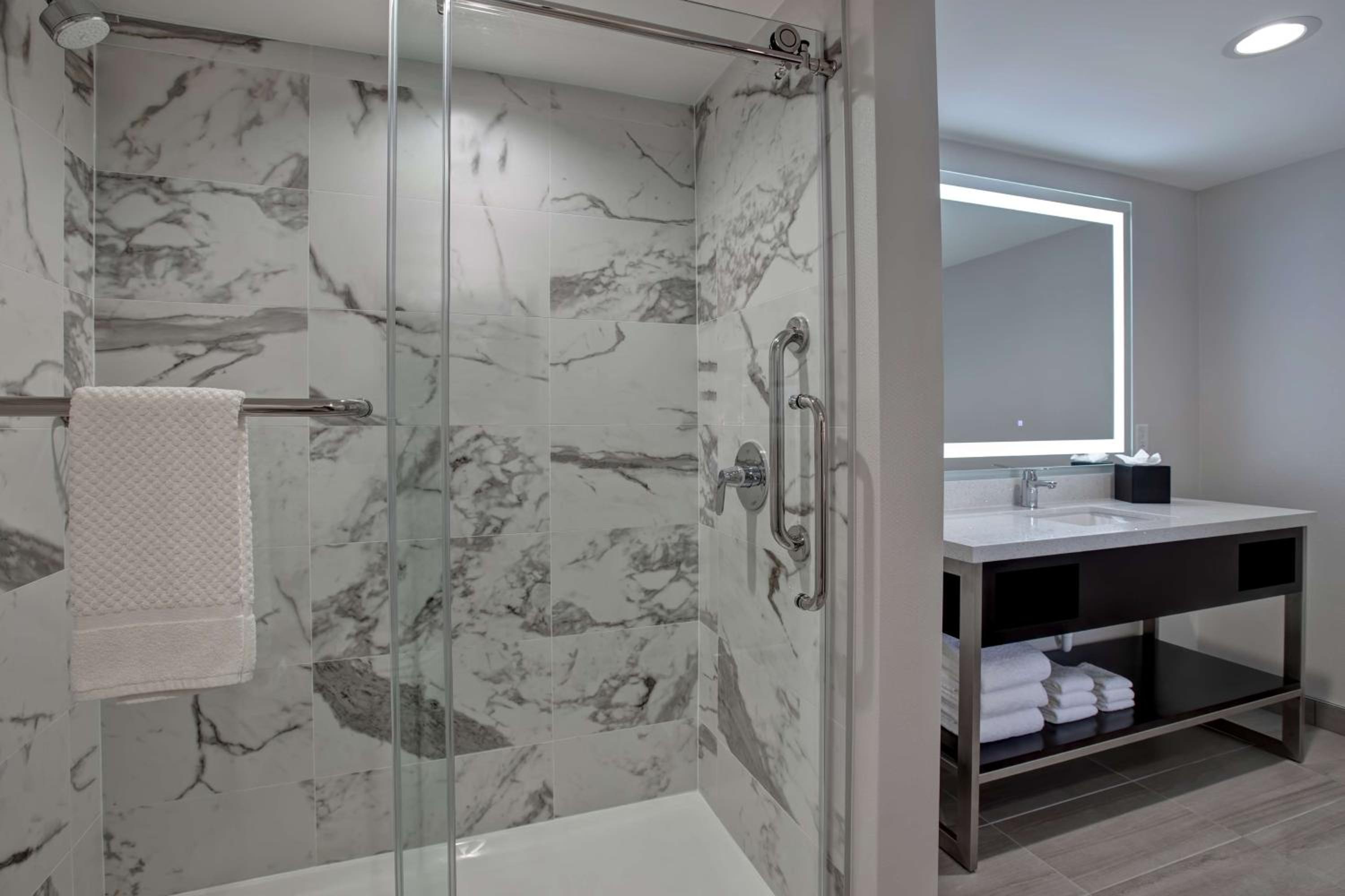 Two-Room Queen Suite with Two Queen Beds - Photo 5