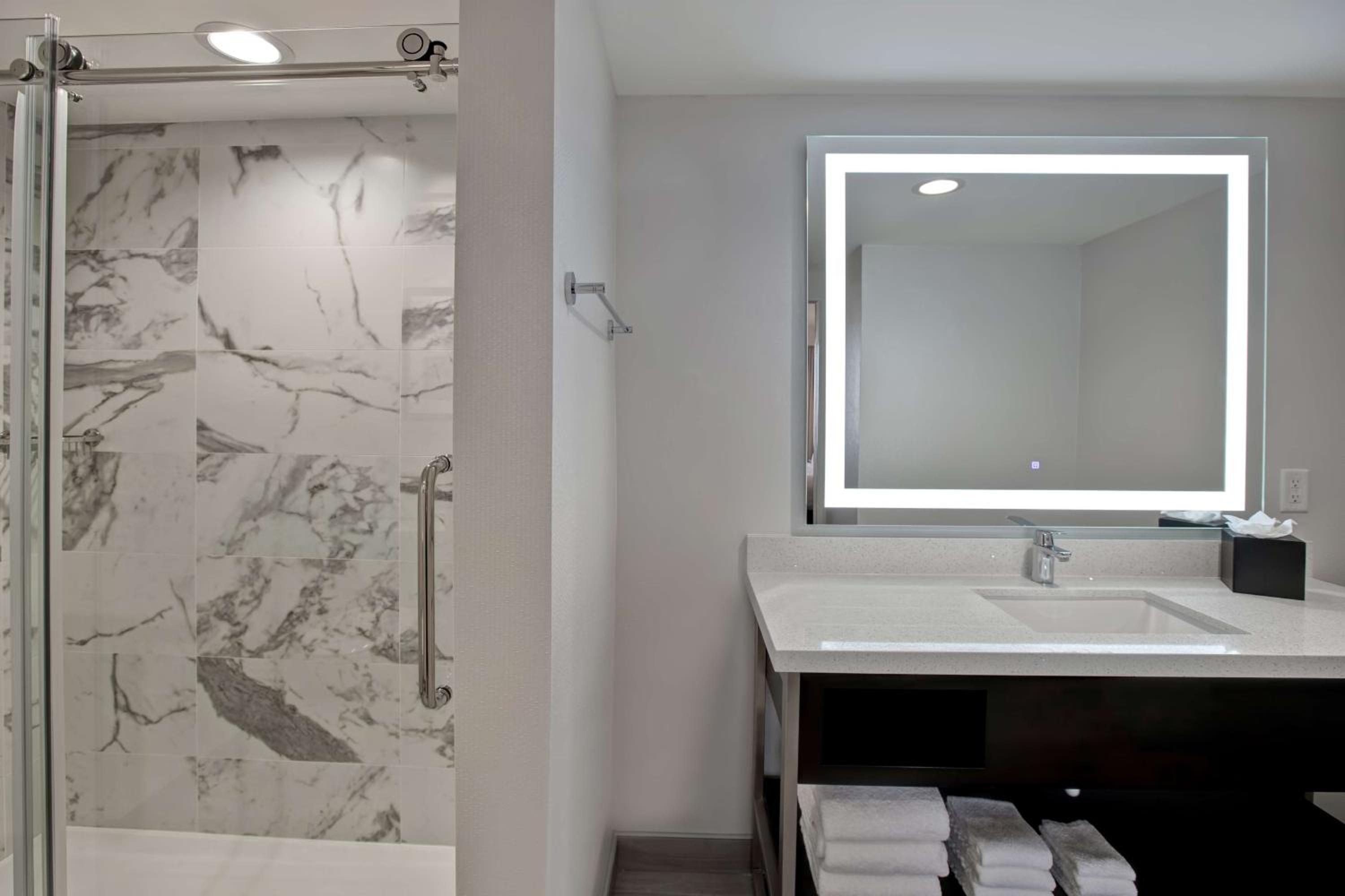 Two-Room King Suite - Photo 7