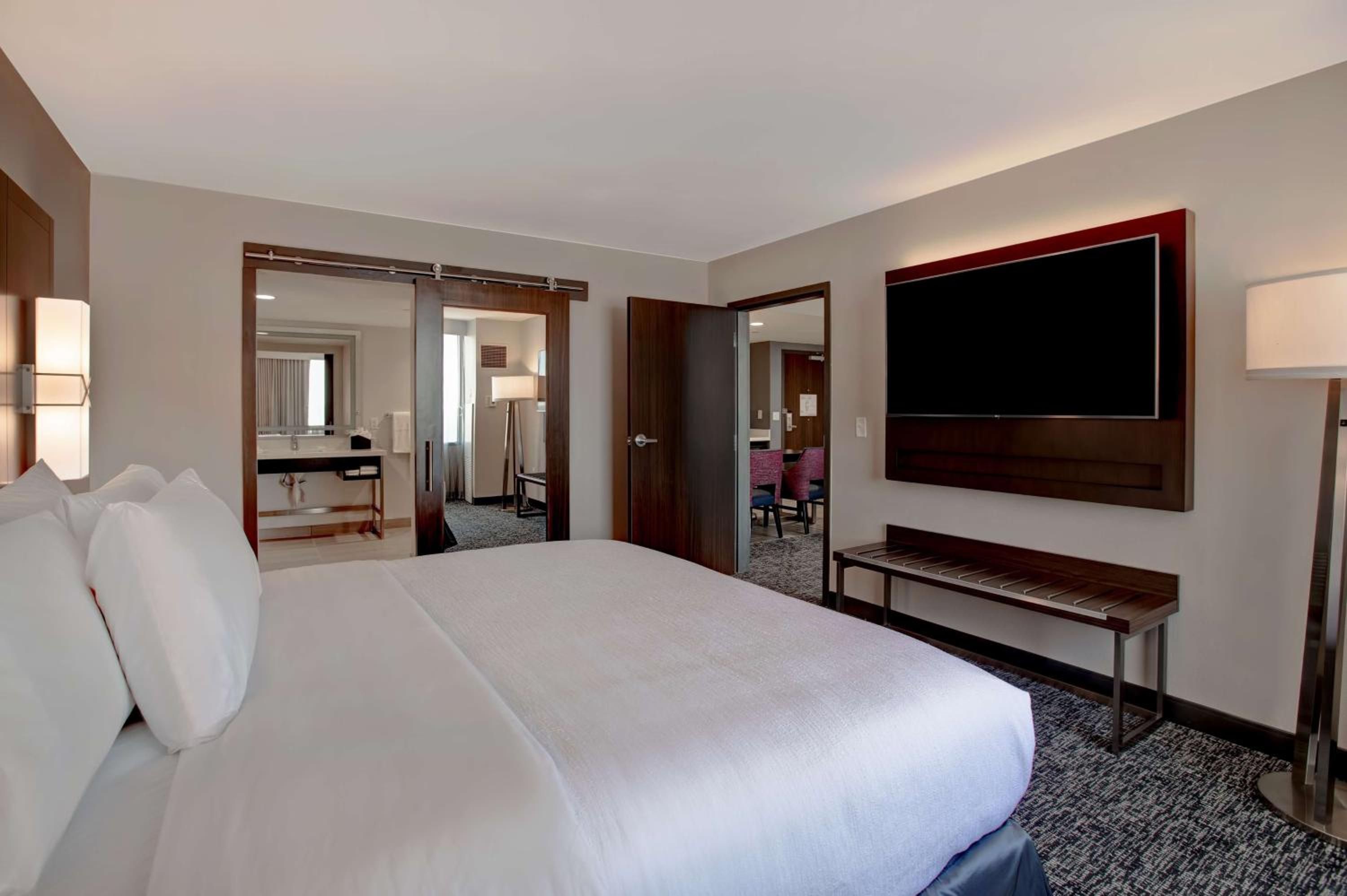 Two-Room King Suite - Photo 3