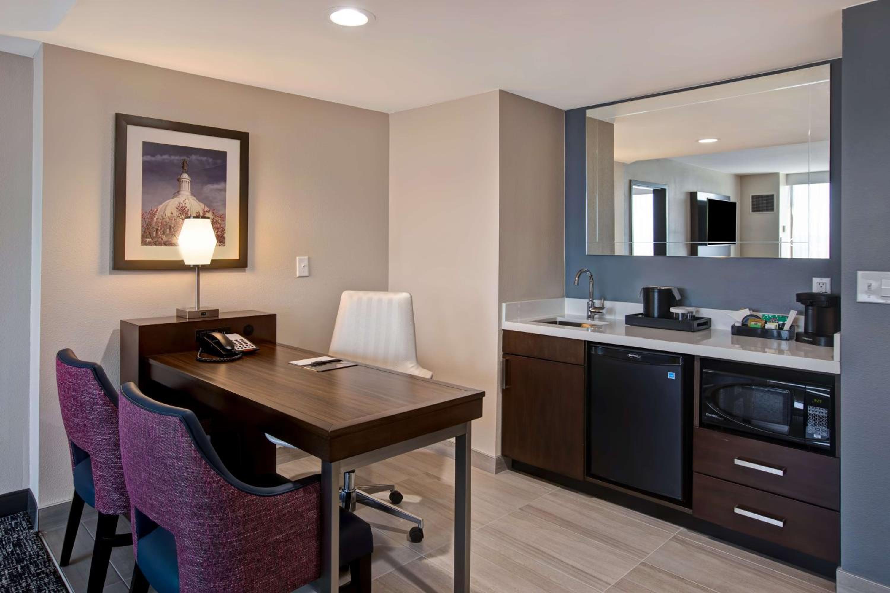 Two-Room King Suite - Photo 8