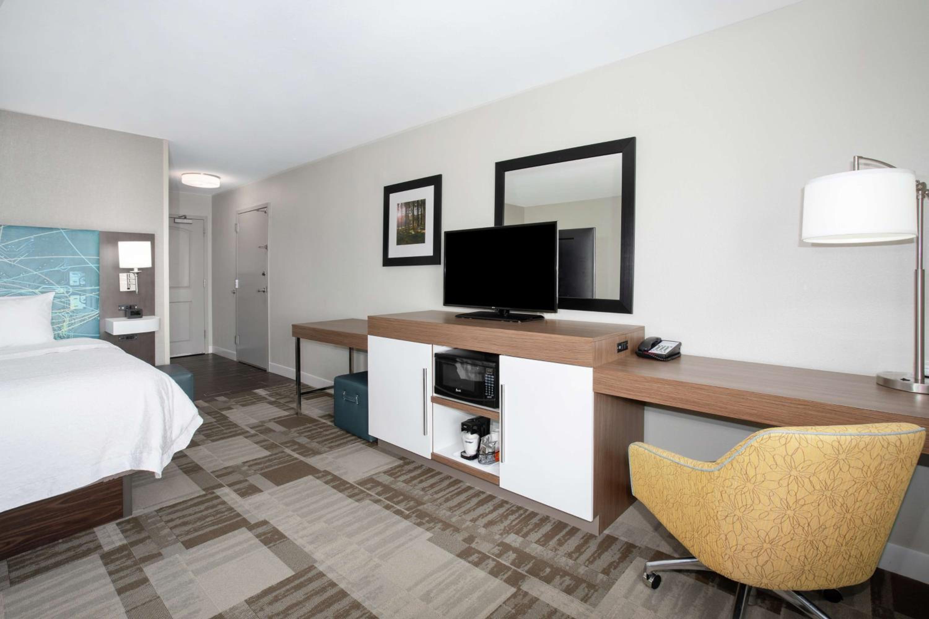 King Room with Sofa Bed and Study - Non-Smoking - Photo 2