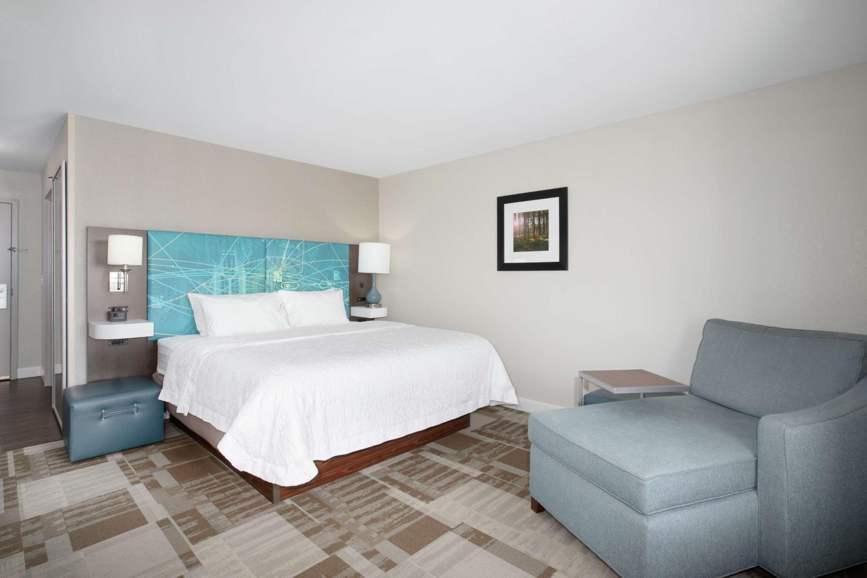 King Room with King Bed - Non-Smoking - Photo 1