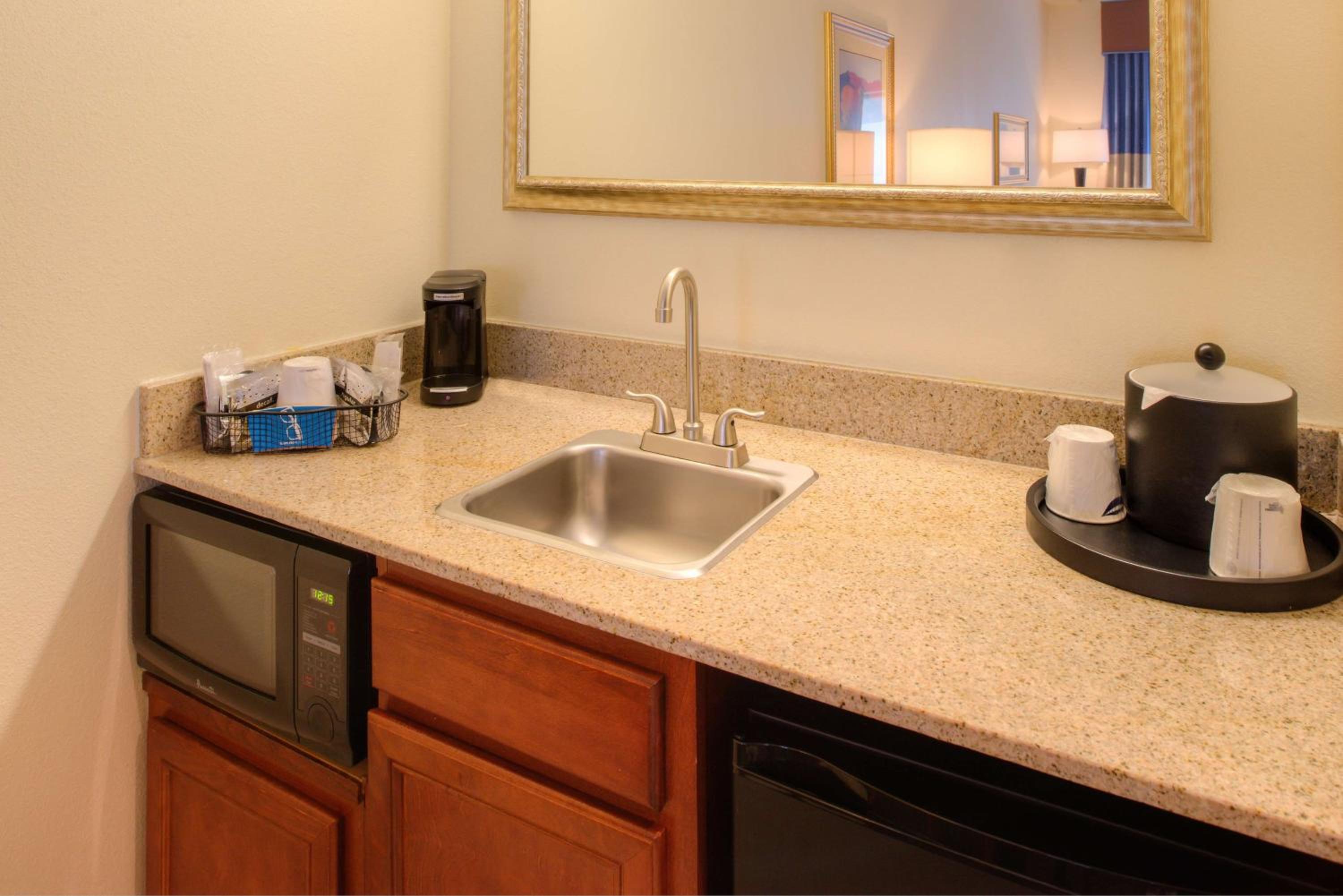 King Studio Suite - Non-Smoking - Photo 5