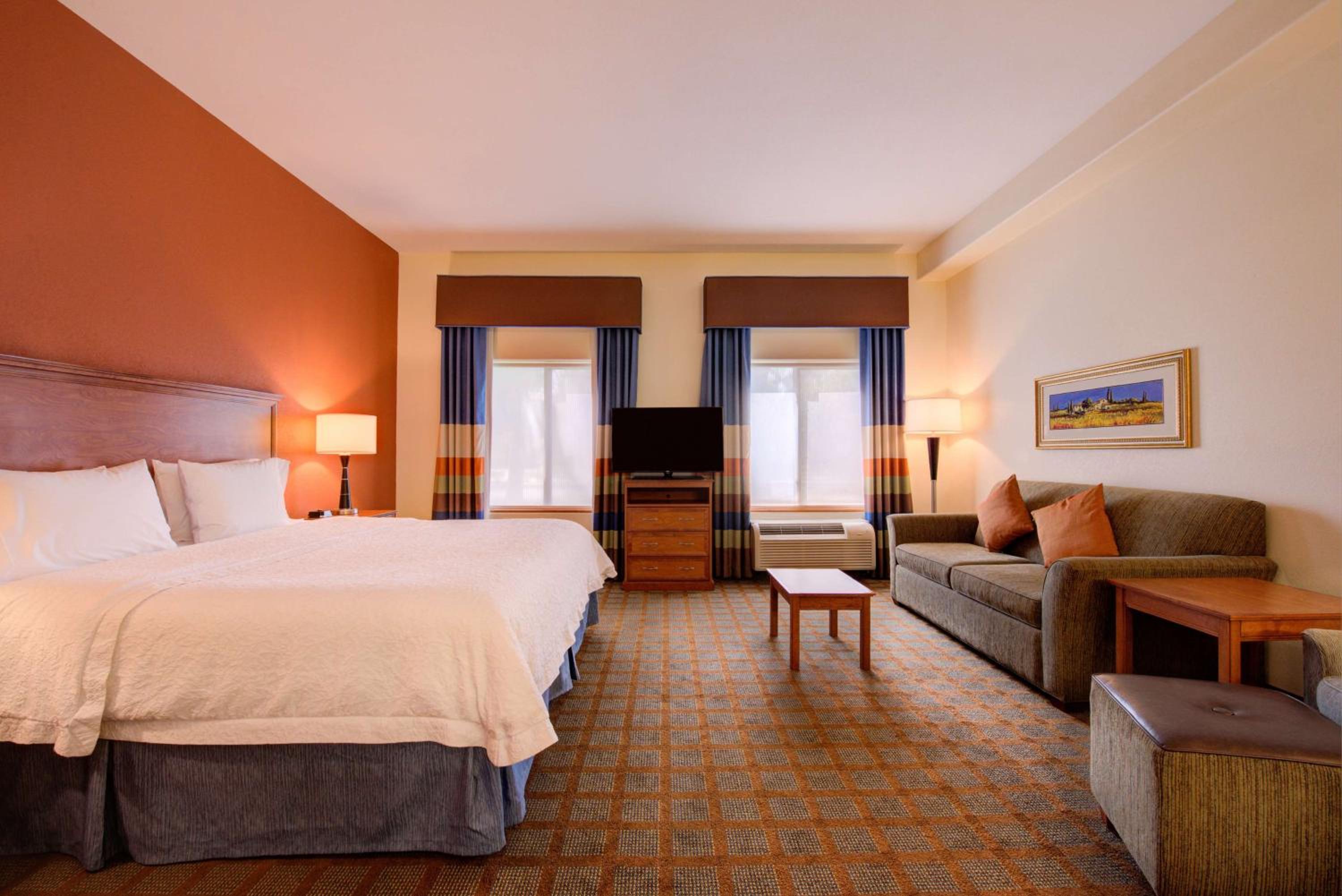 Queen Studio Suite with Two Queen Beds - Non-Smoking - Photo 3