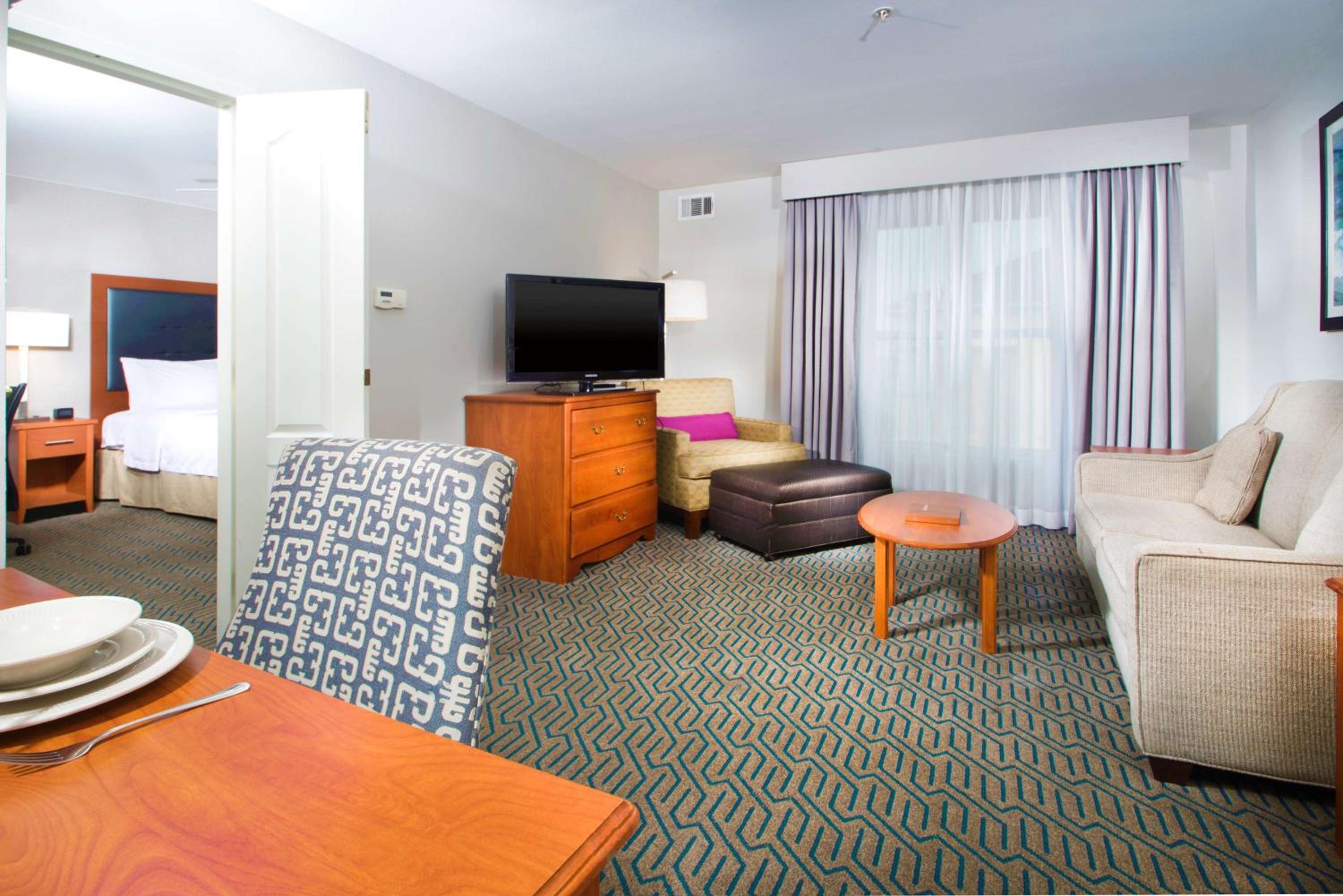 Two Bedroom Suite with One King and Two Queen Beds - Non-Smoking - Photo 7