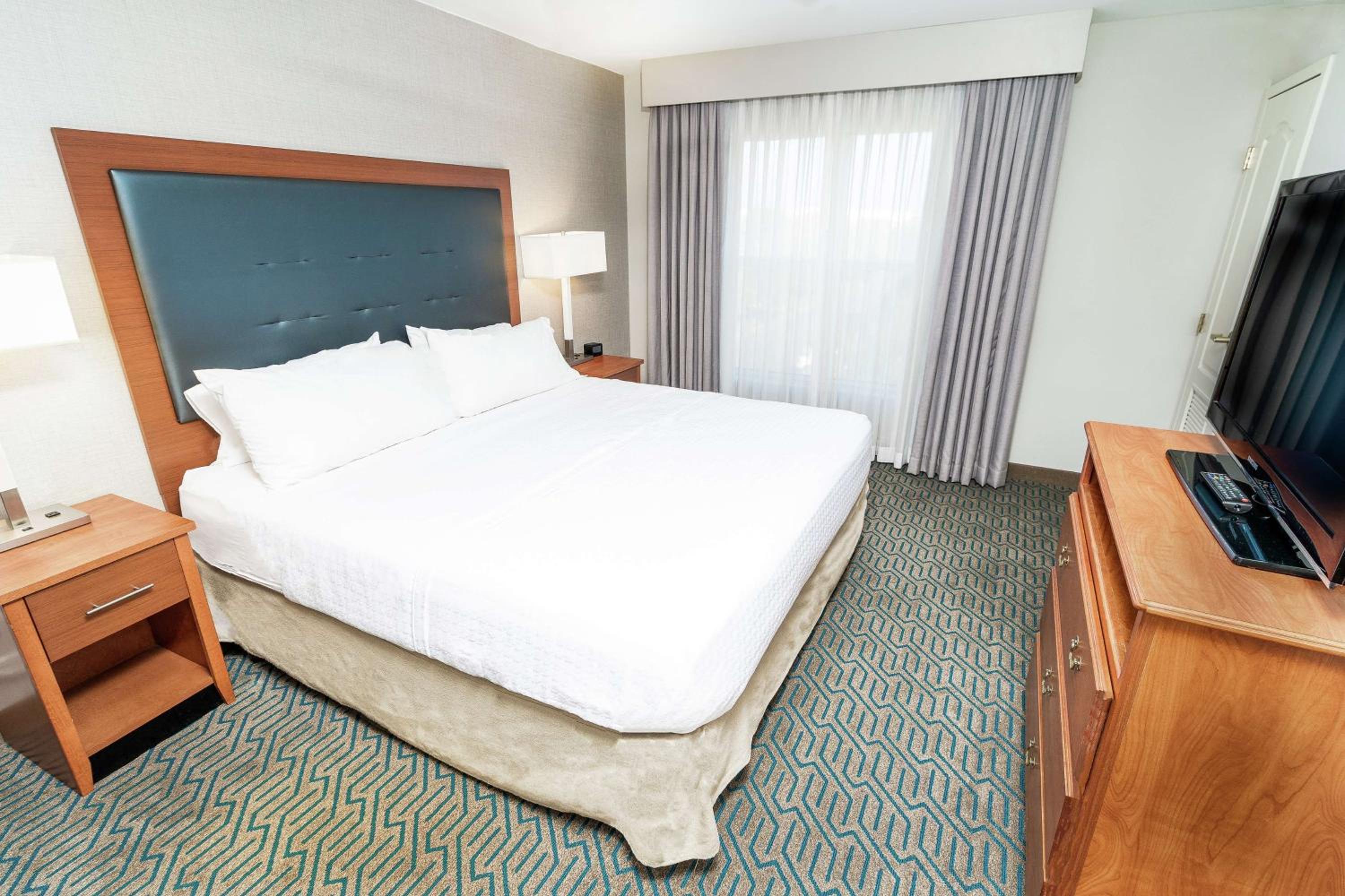King Suite - Hearing Access/Non-Smoking - Photo 4