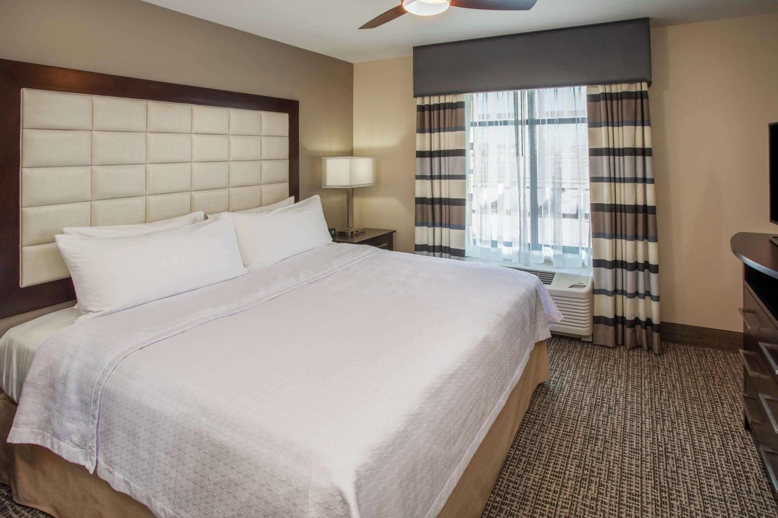 One-Bedroom King Suite - Hearing Accessible/Non-Smoking photo 1