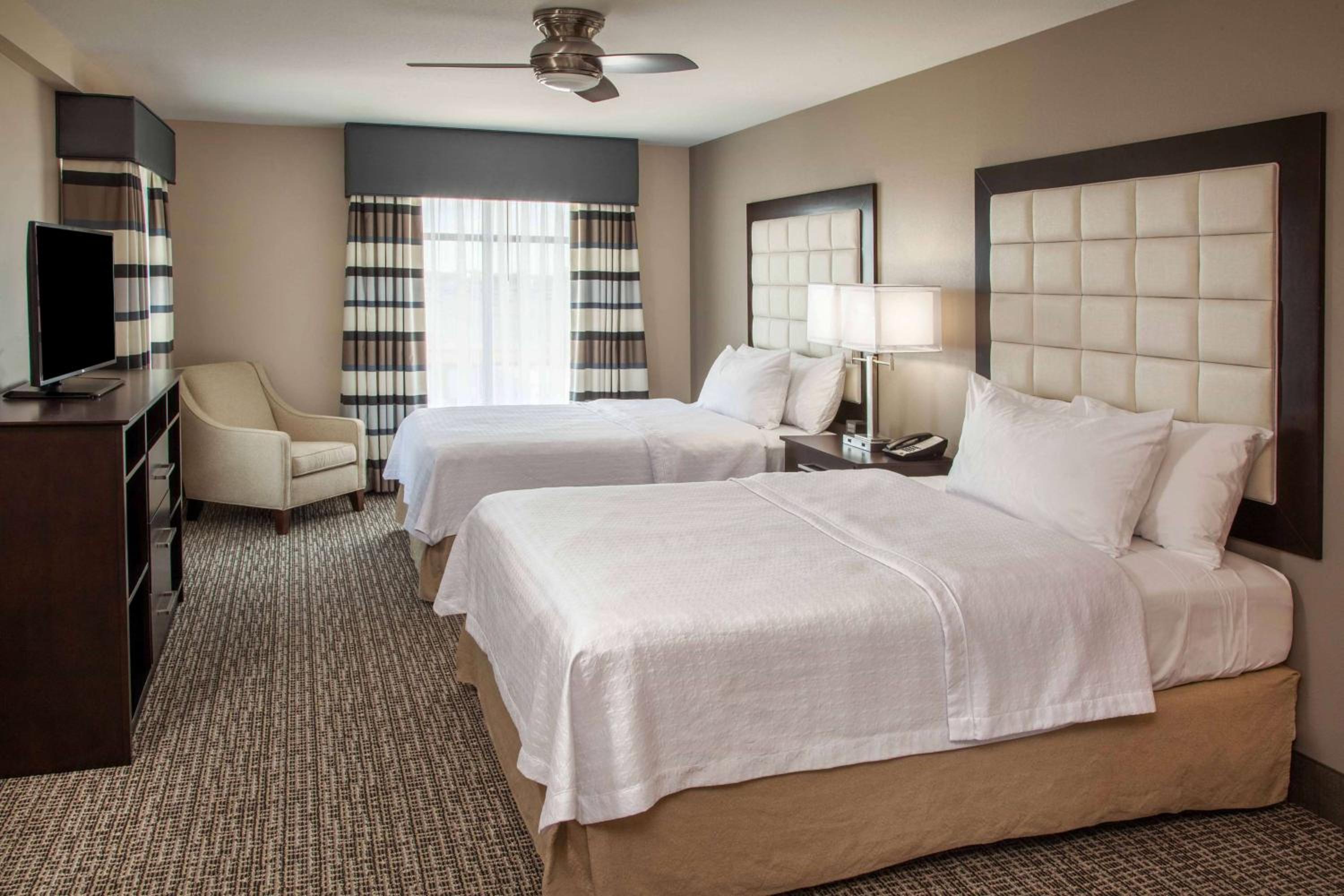 One-Bedroom Queen Suite with Two Queen Beds - Non-Smoking