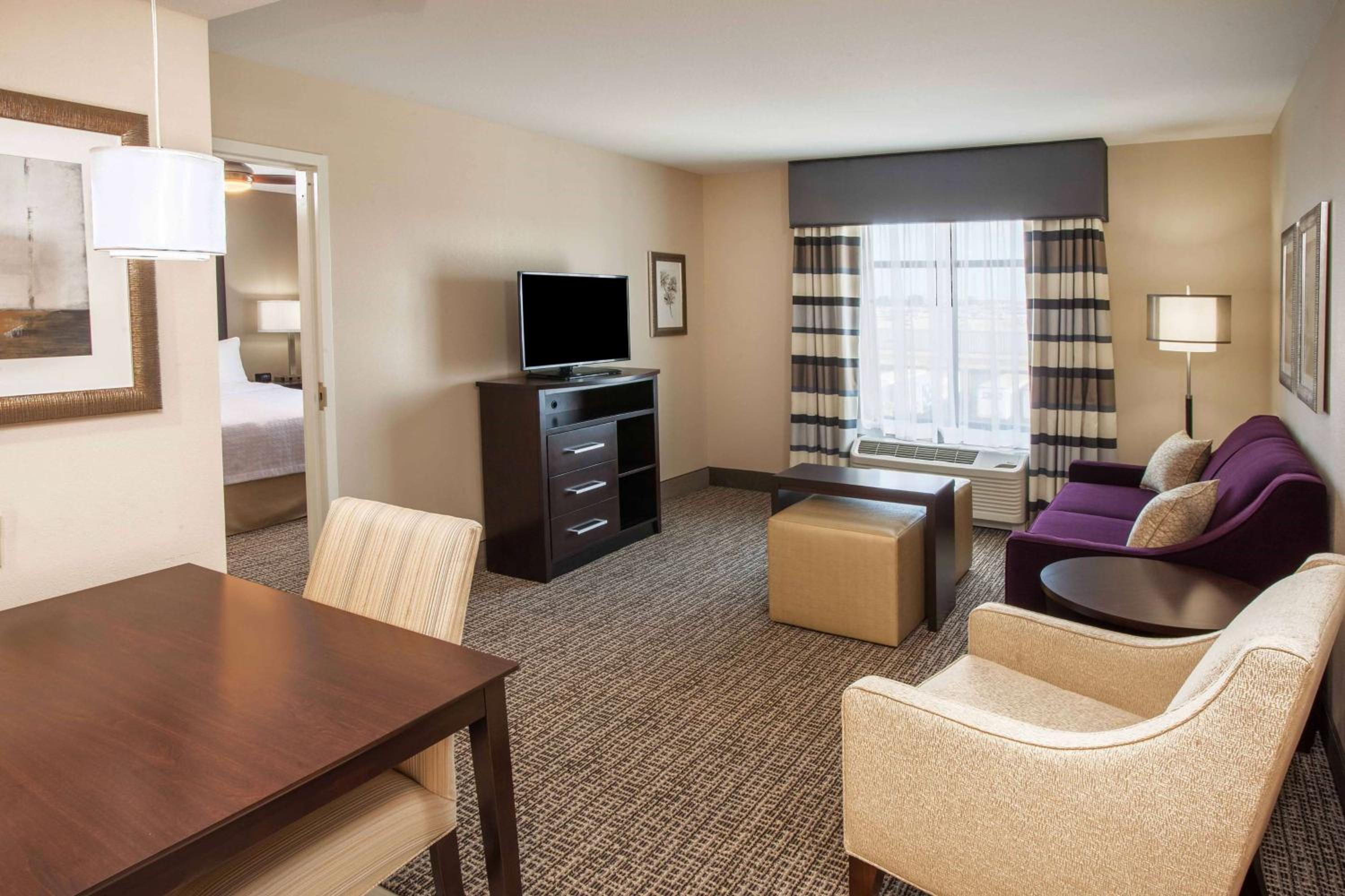 One-Bedroom King Suite - Hearing Accessible/Non-Smoking photo 3