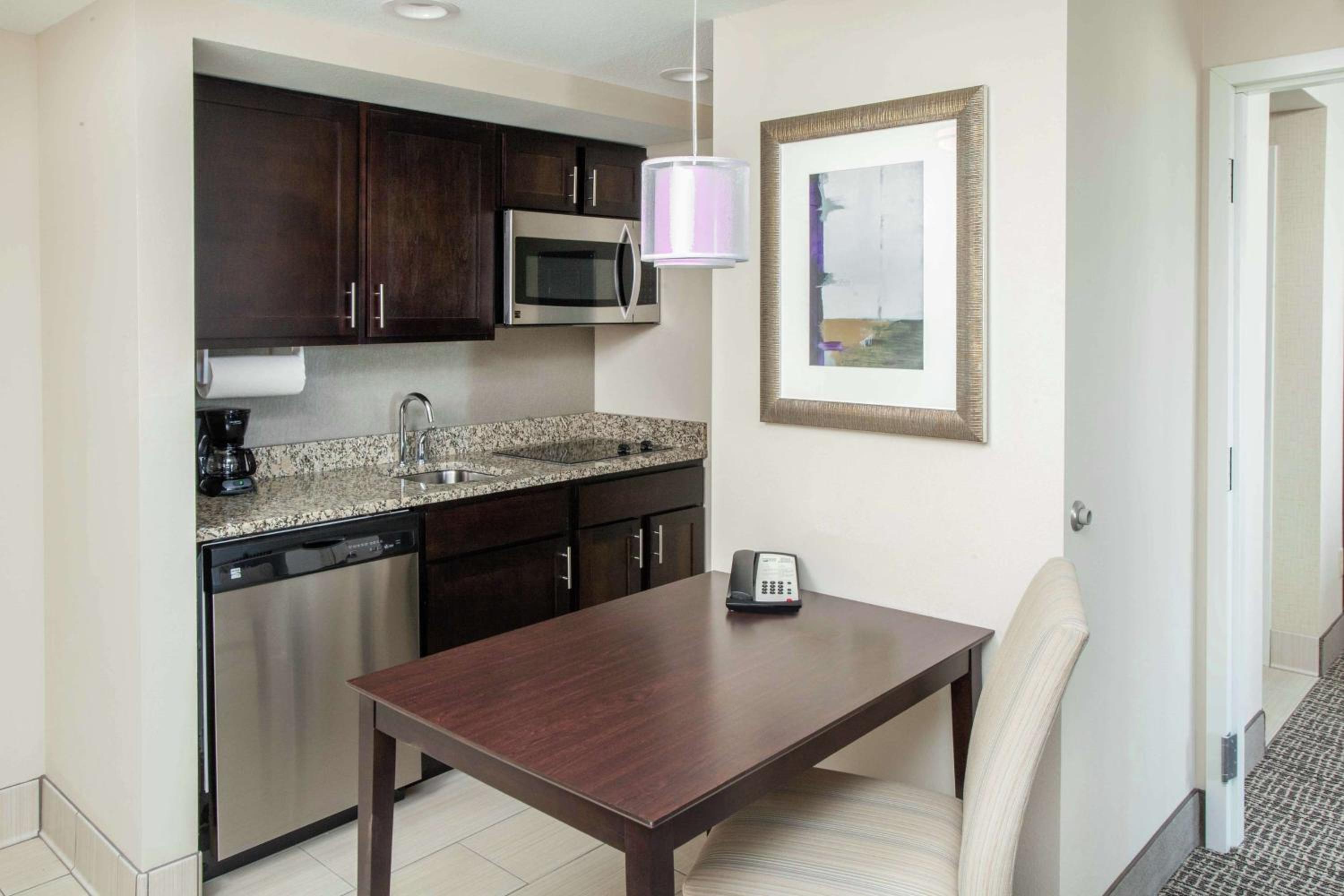 One-Bedroom King Suite - Hearing Accessible/Non-Smoking photo 2