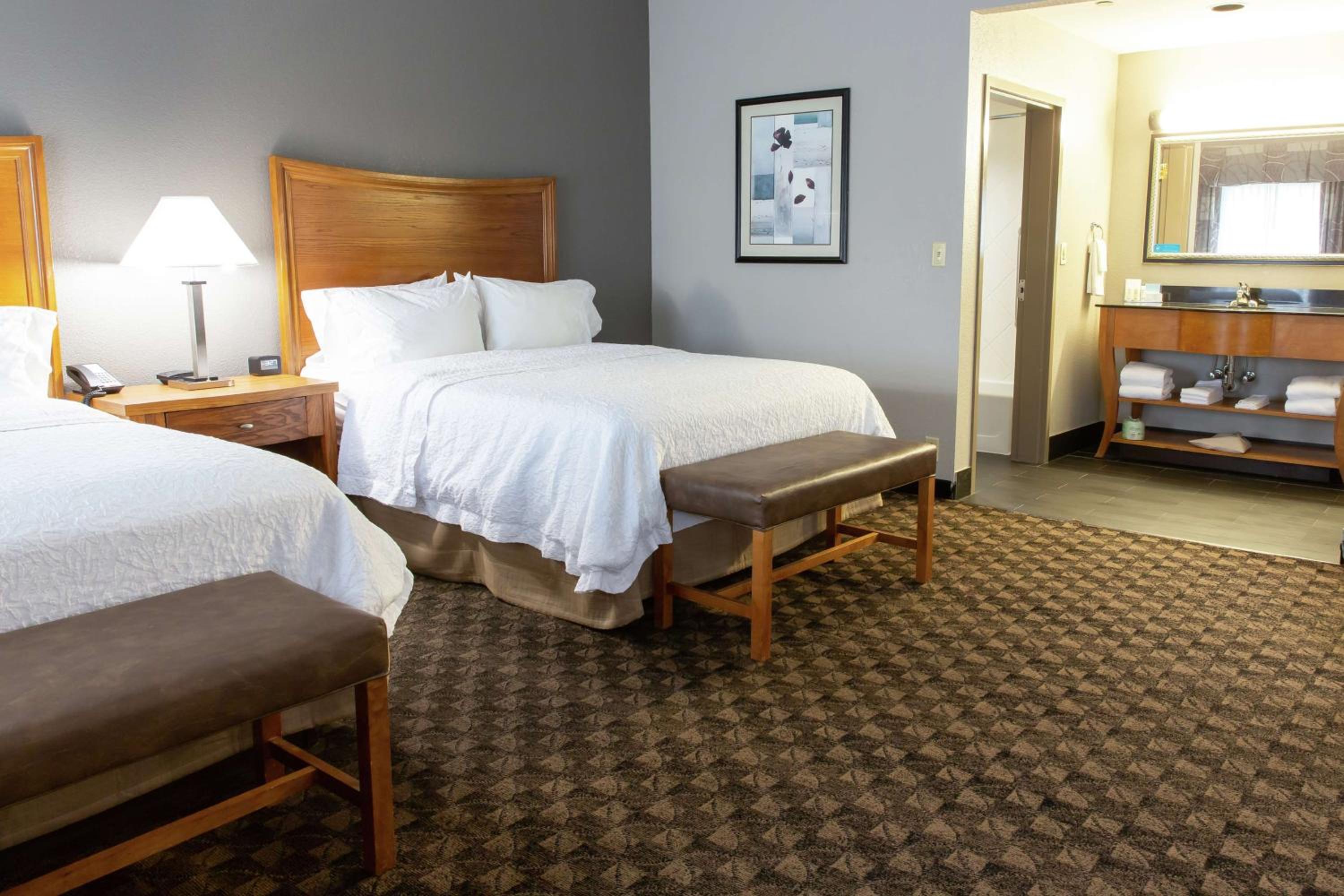 Queen Studio Suite with Two Queen Beds - Non-Smoking - Photo 1