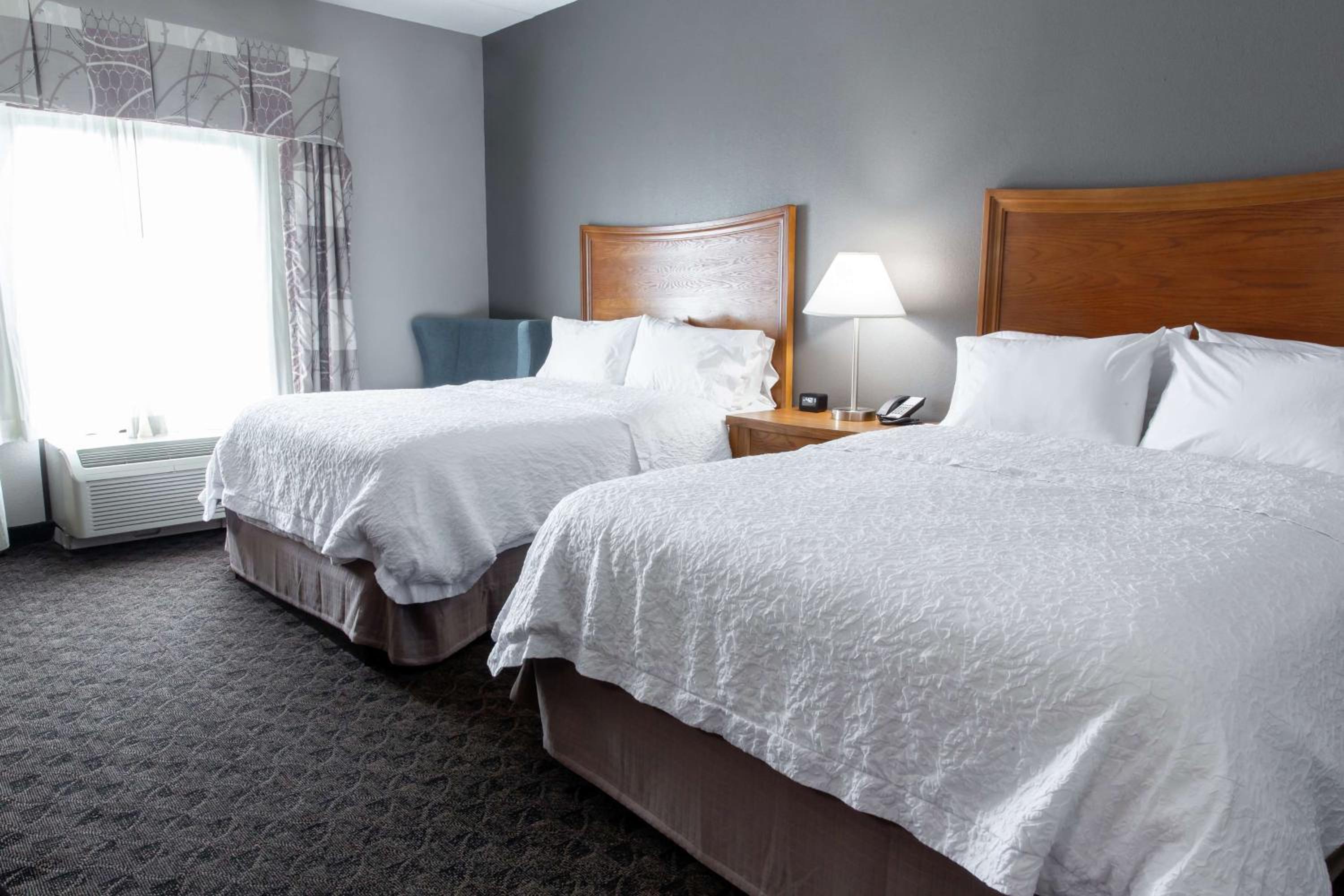 Room with Two Queen Beds - Non-Smoking - Photo 1