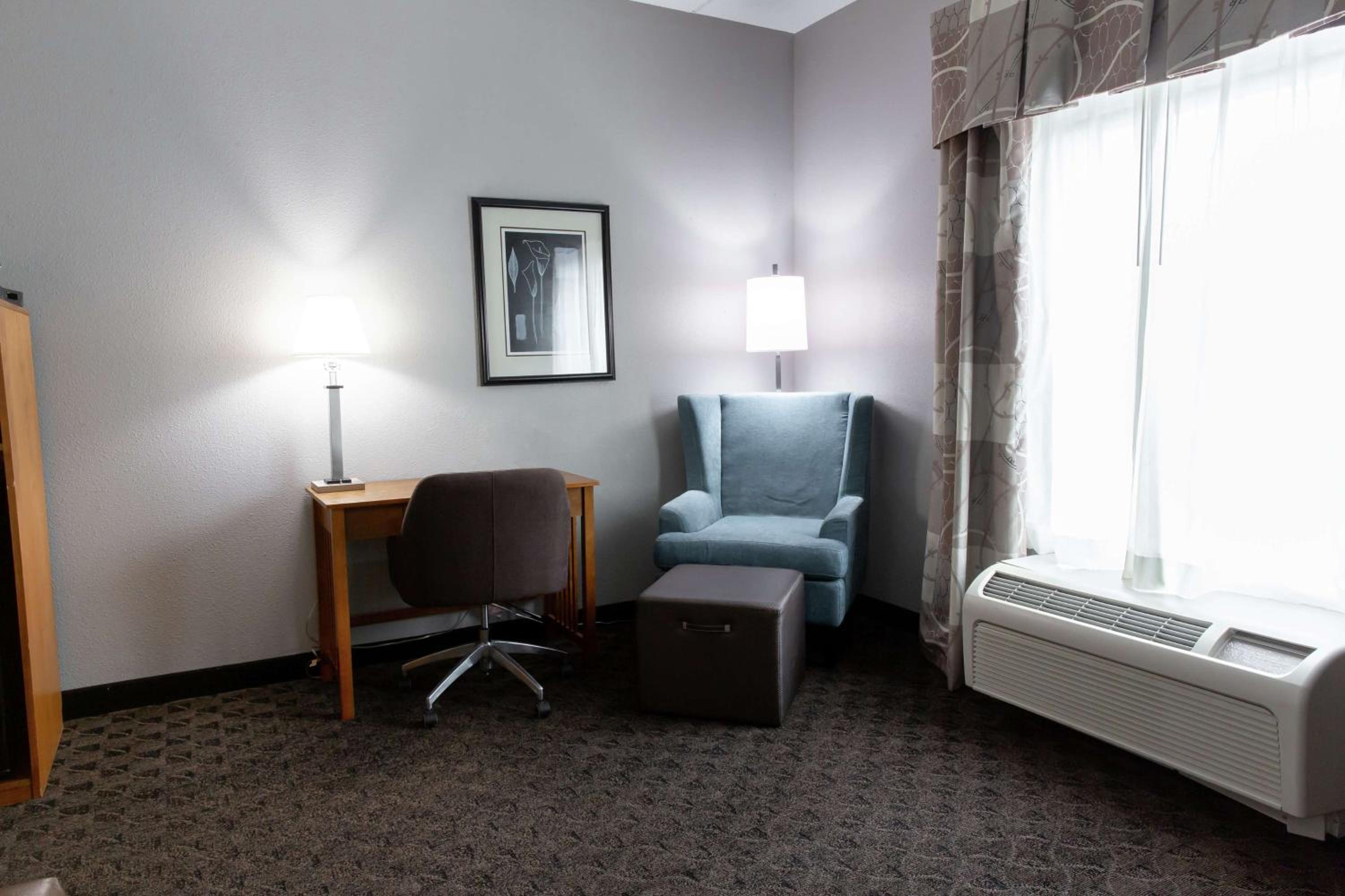 King Room with King Bed - Non-Smoking - Photo 1