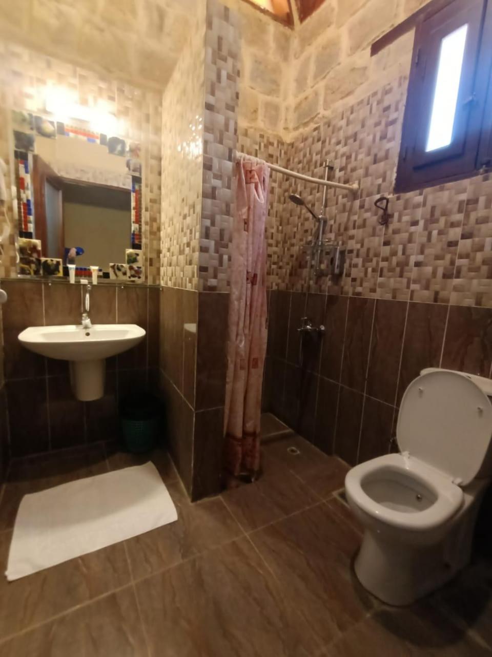 Deluxe Double Room - Photo 9
