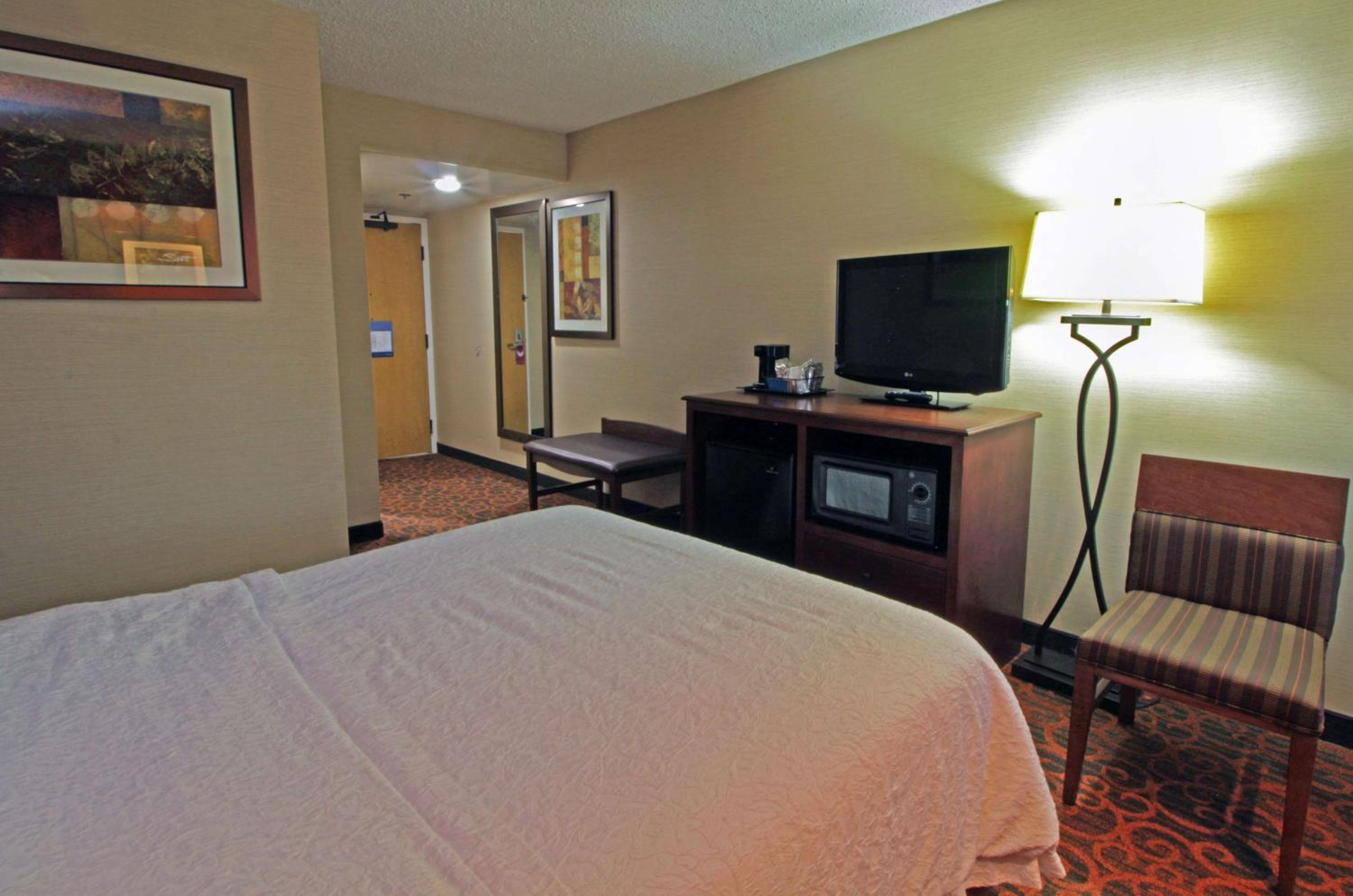 Queen Room with Mobility Access/Non-Smoking - Photo 1