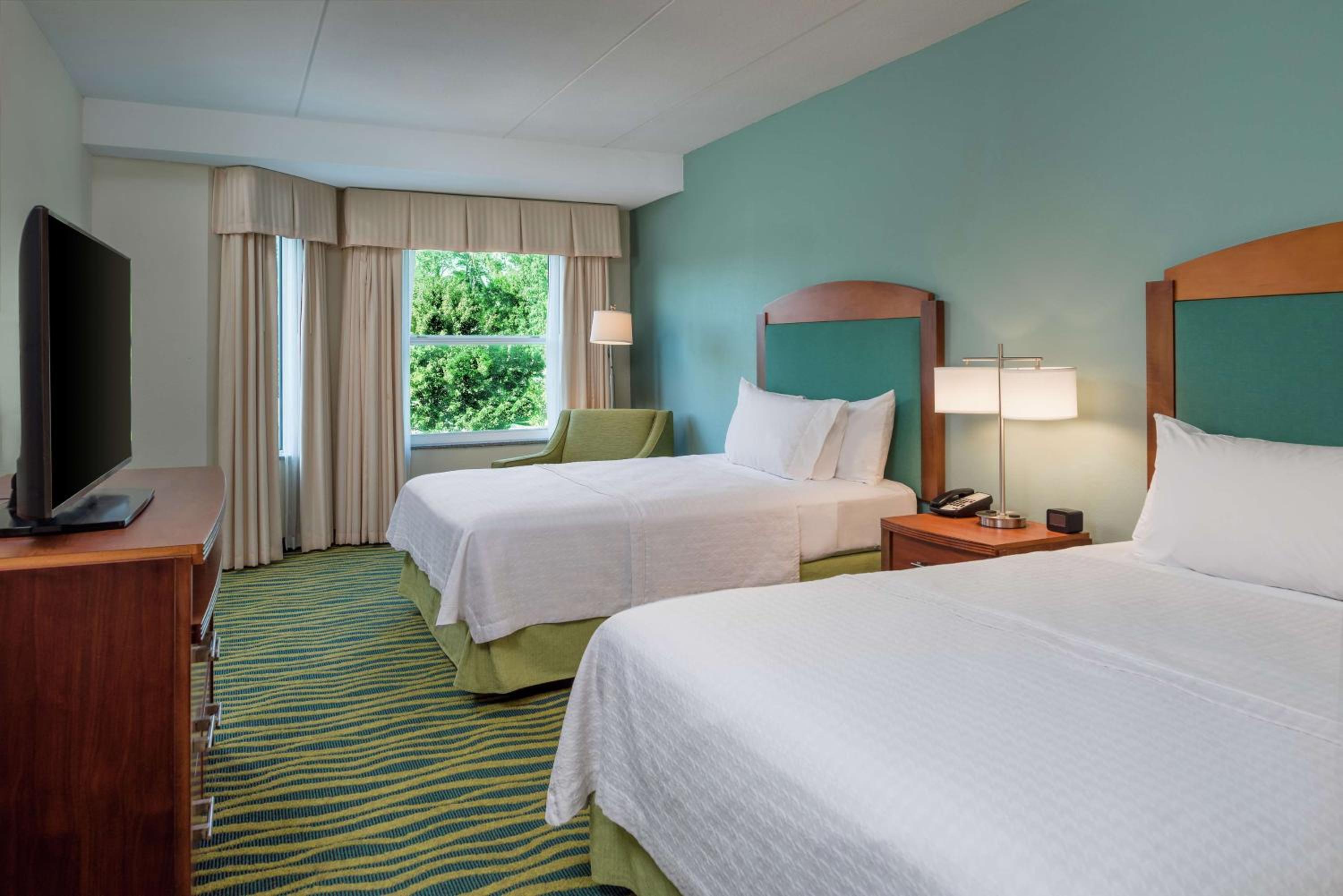 One-Bedroom Queen Suite with Two Queen Beds - Non-Smoking - Photo 1