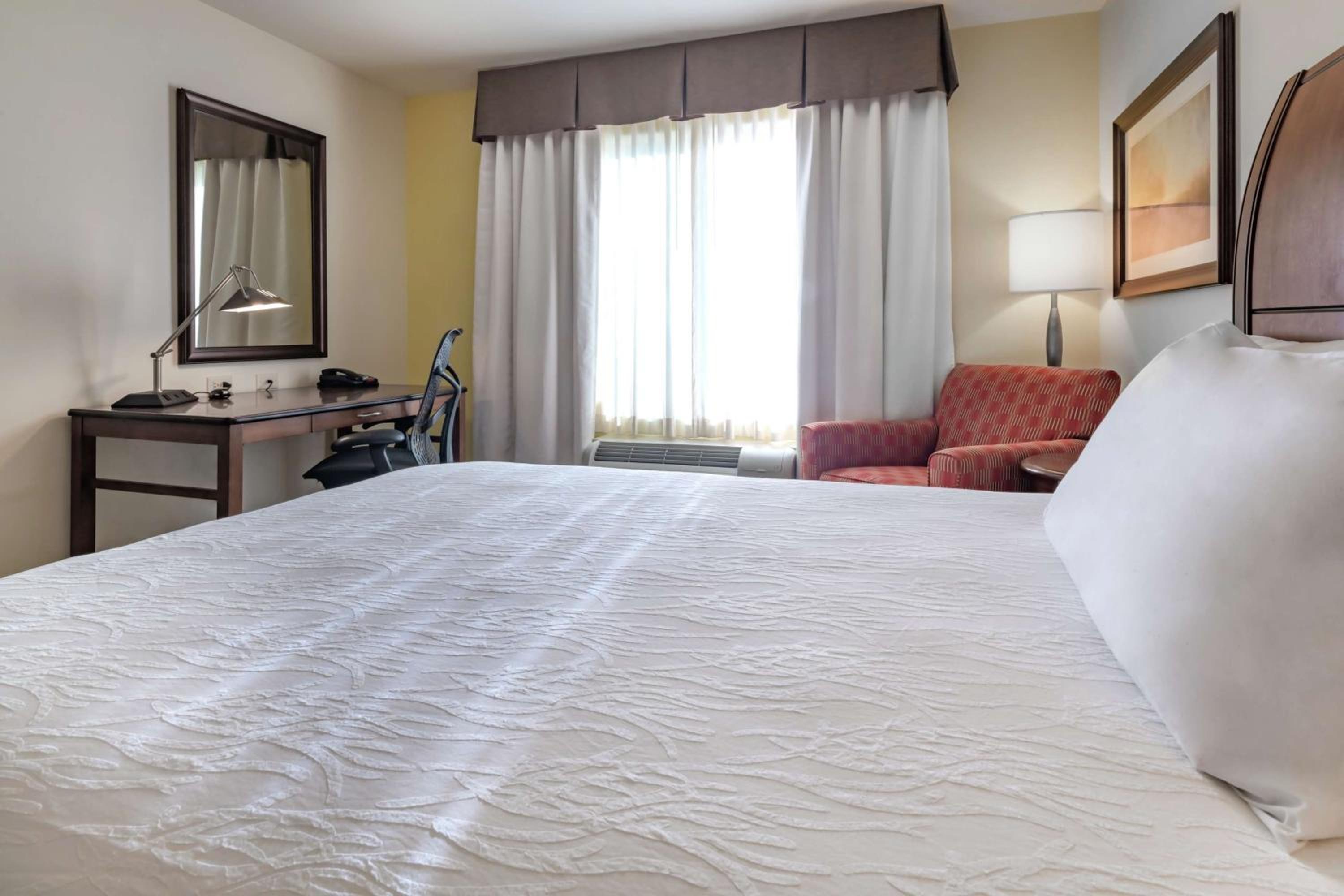 Queen Room with Two Queen Beds - Photo 2