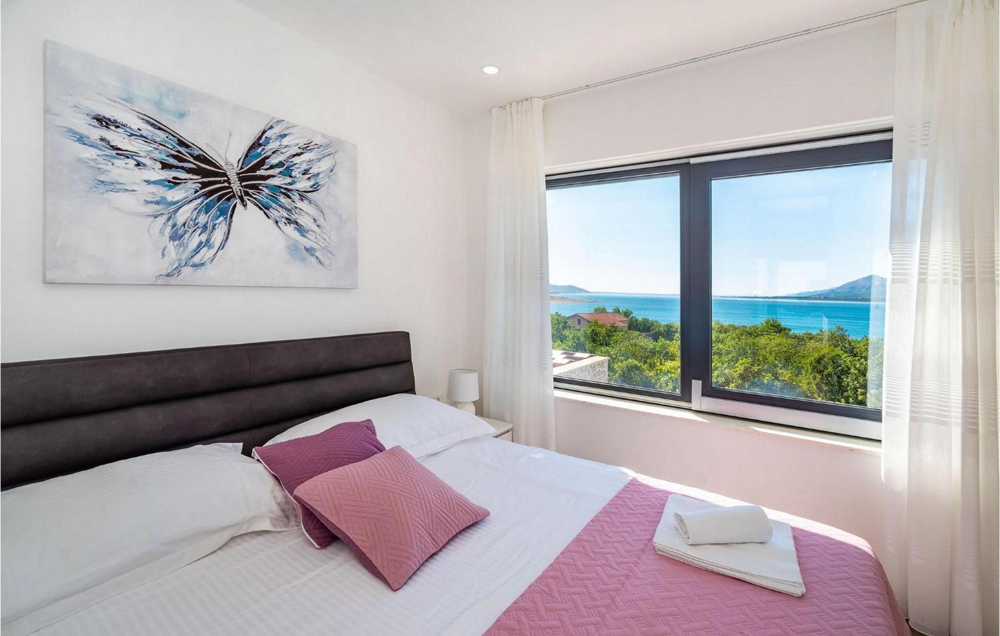Four-Bedroom Vacation Home photo 2