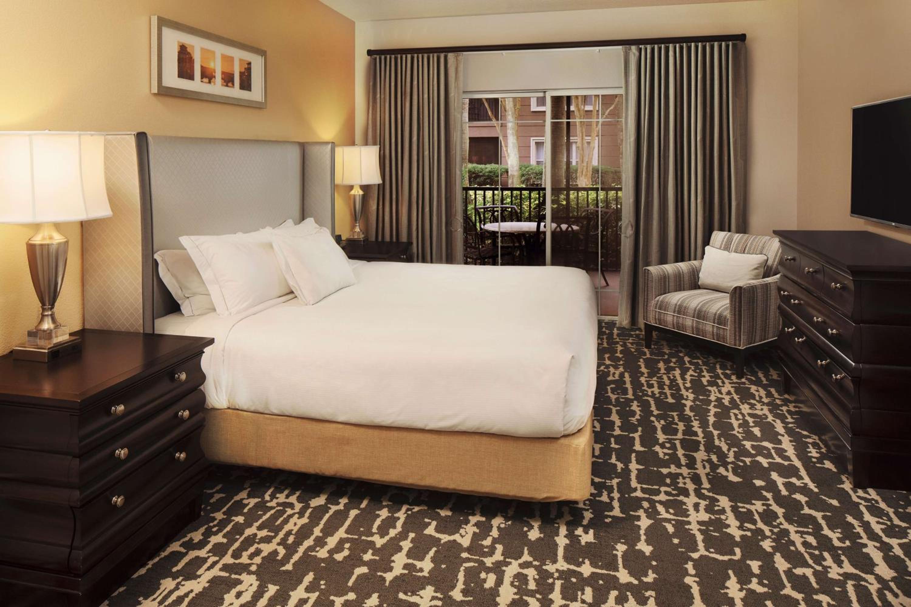 Two Bedroom Suite with sofabed & balcony thumbnail 6